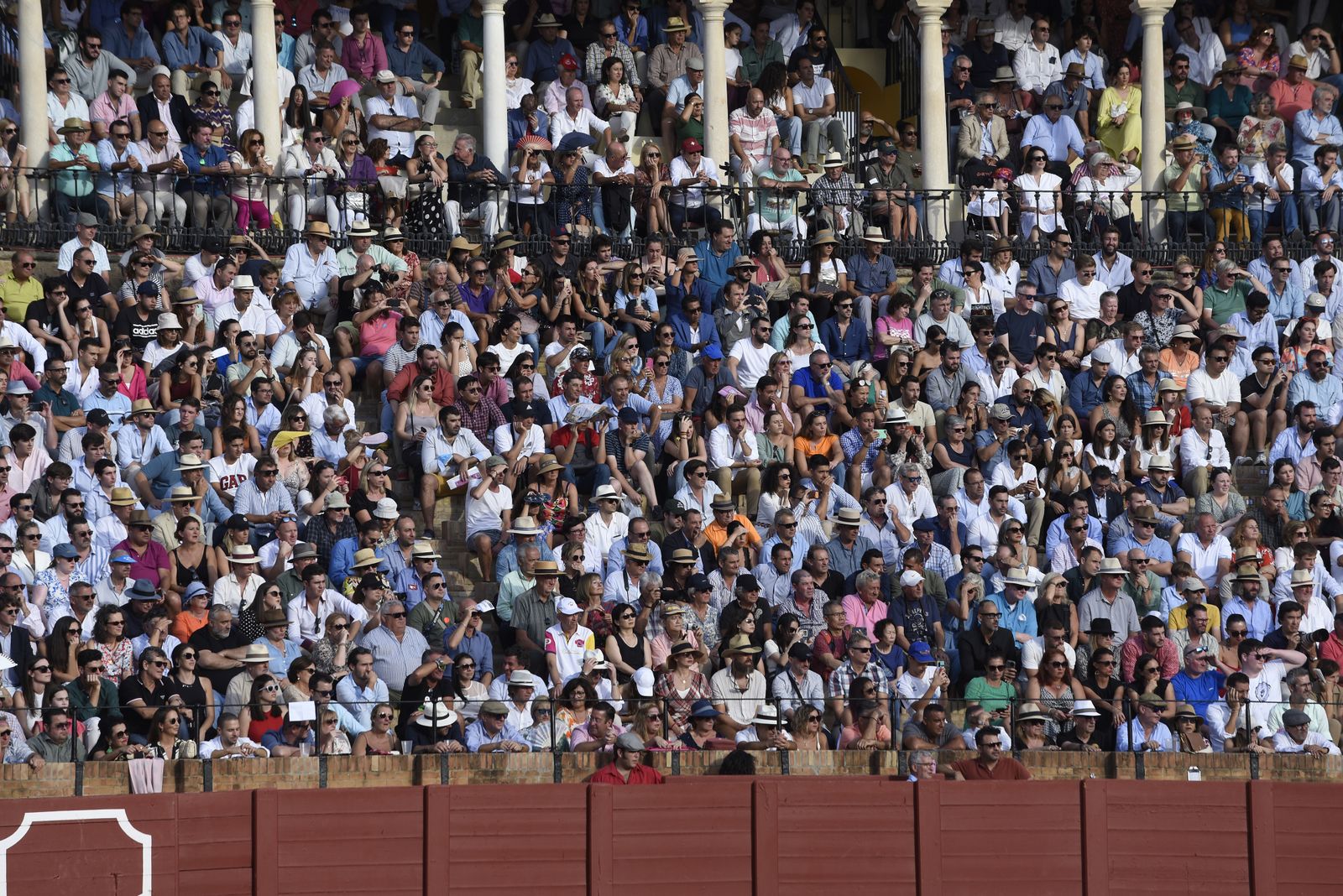Búscate en la tercera corrida de toros de la Feria de San Miguel de Sevilla