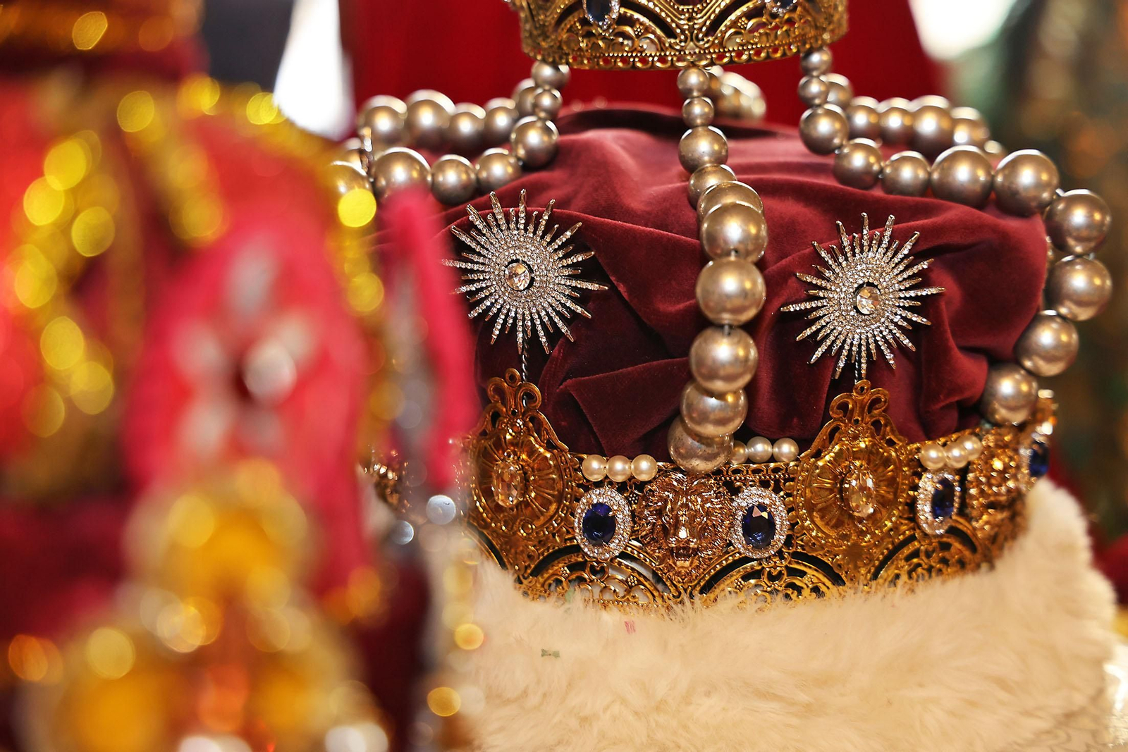 Sus Majestades Los Reyes Magos son coronados en el Ayuntamiento de Huelva