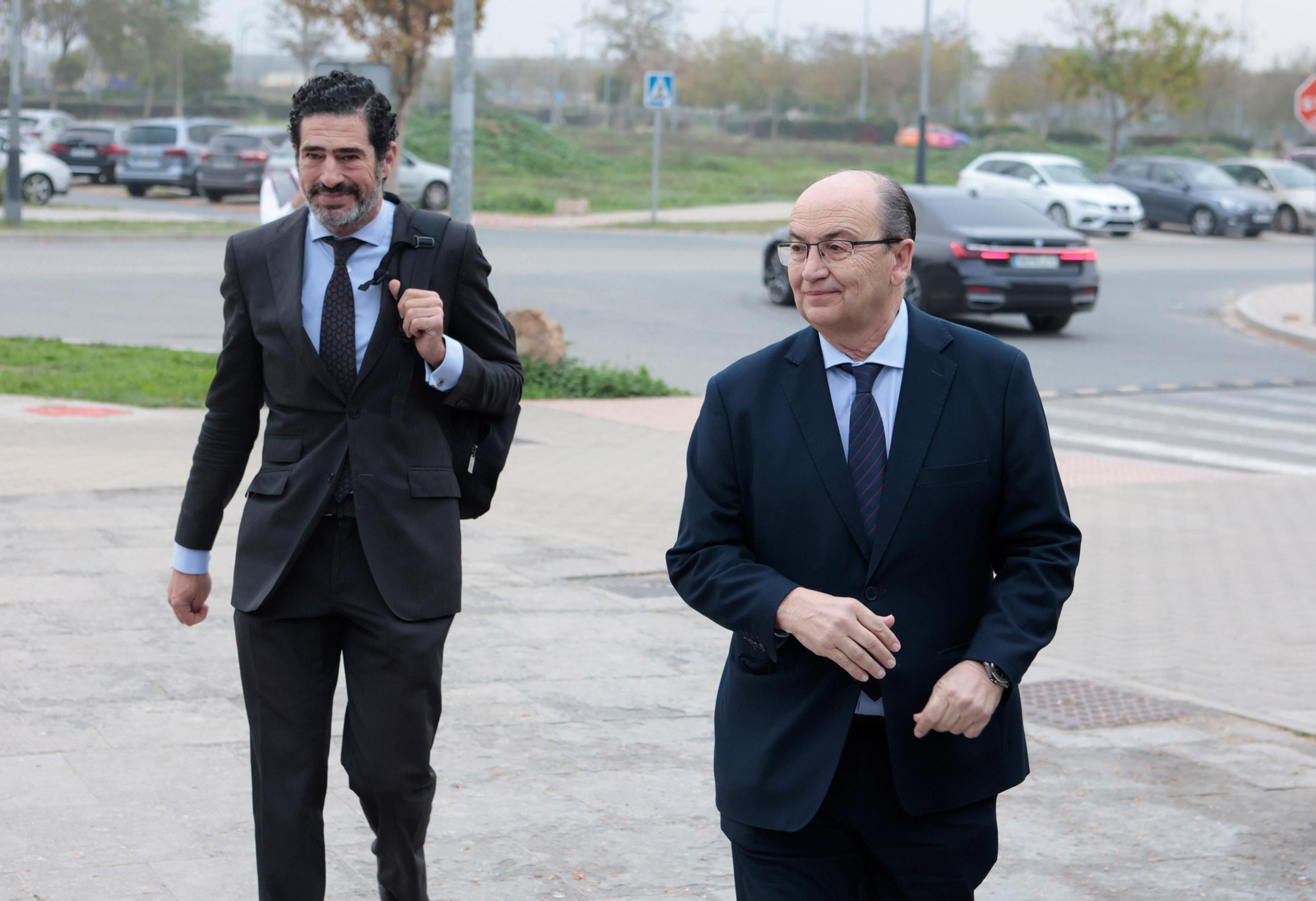 Castro, junto a su abogado, al llegar a declarar a Palmas Altas el pasado martes.