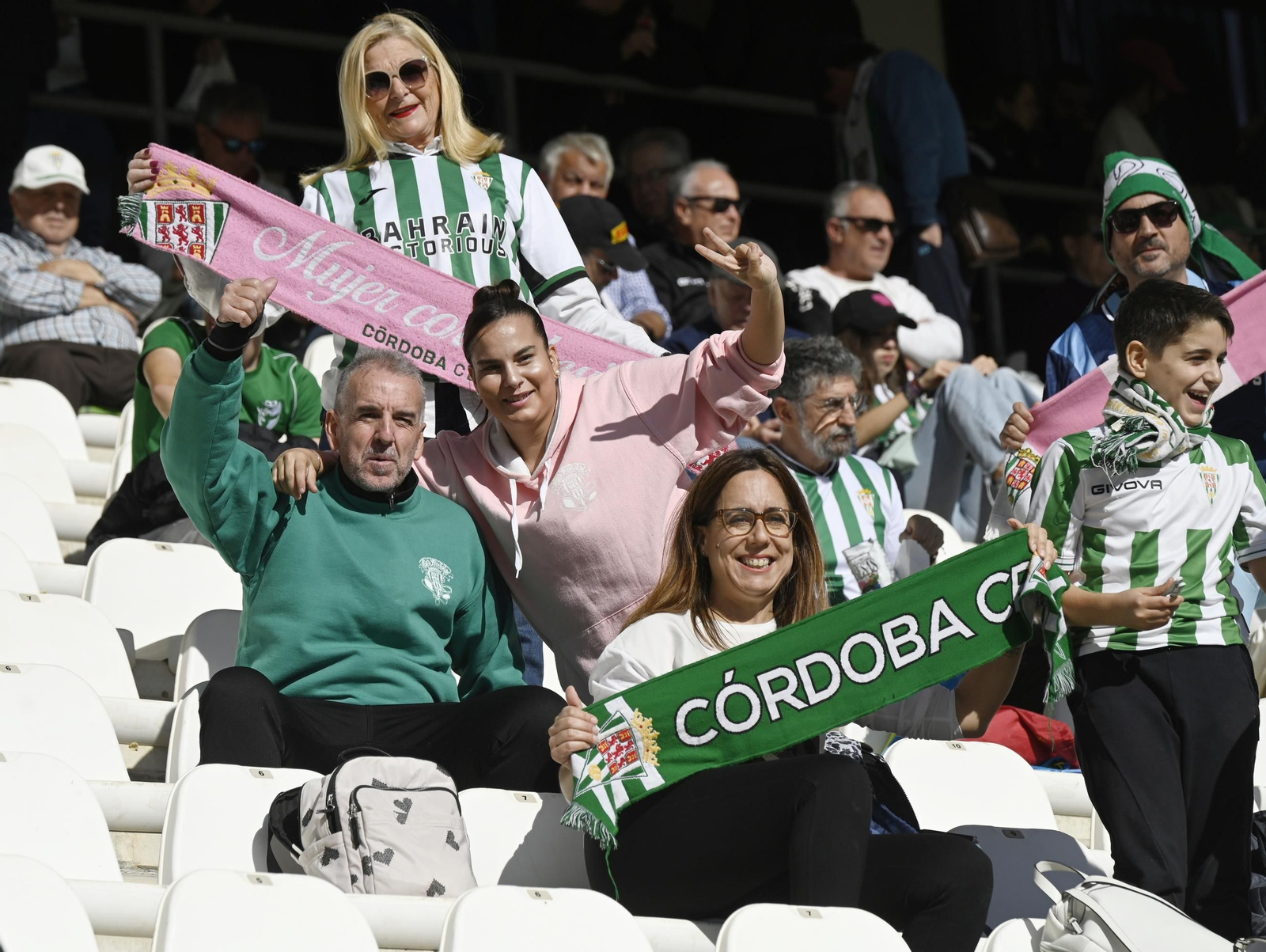 Las mejores fotos del ambiente en El Arcángel para el Córdoba CF - Eibar