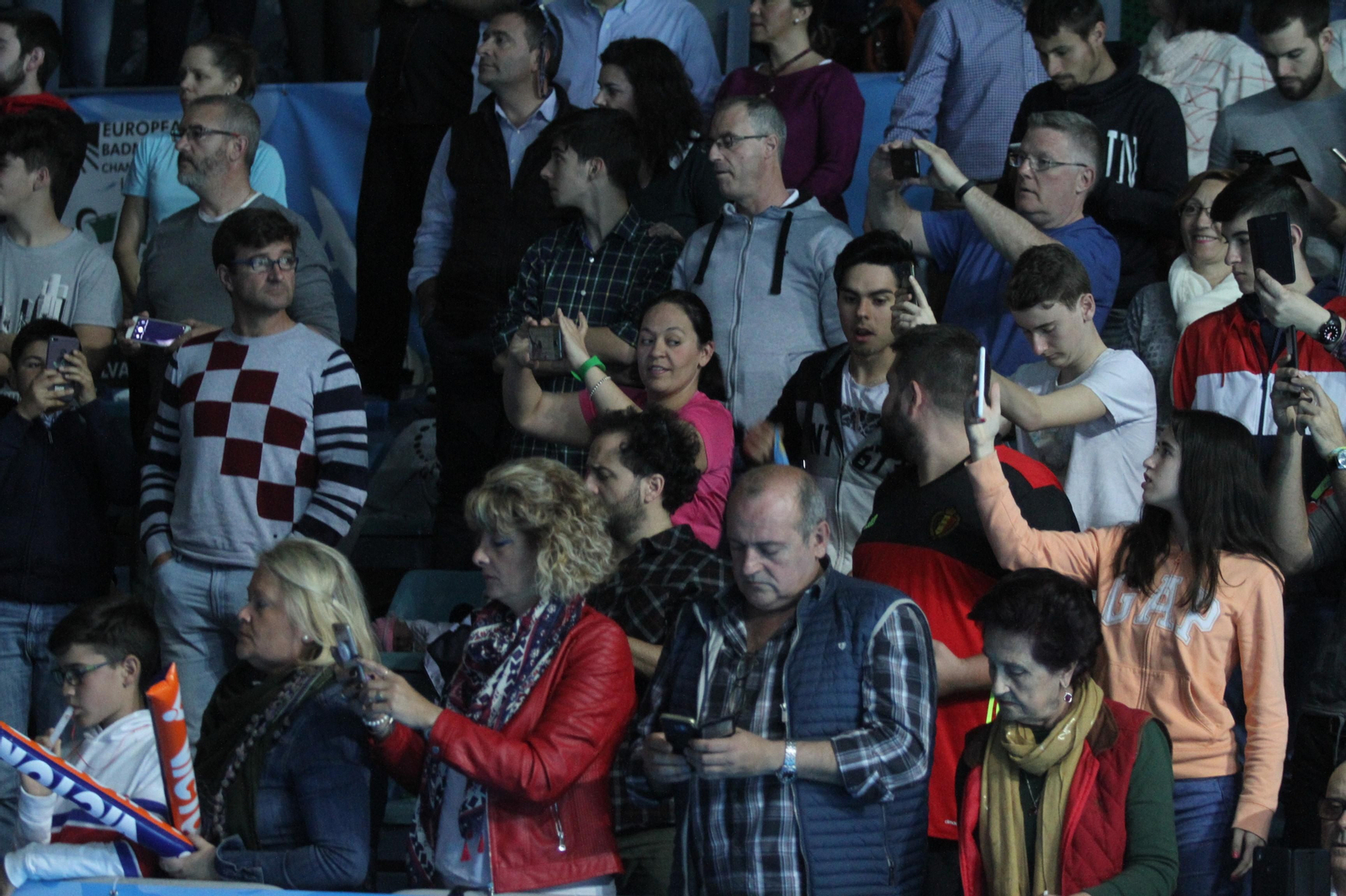 Las gradas del pabellón Carolina Marín se llenaron para ver ganar el oro a la onubense.