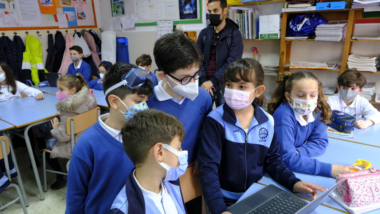 Imágenes de la visita del Alcalde de Almería al Colegio La Safa, por su 75 aniversario.
