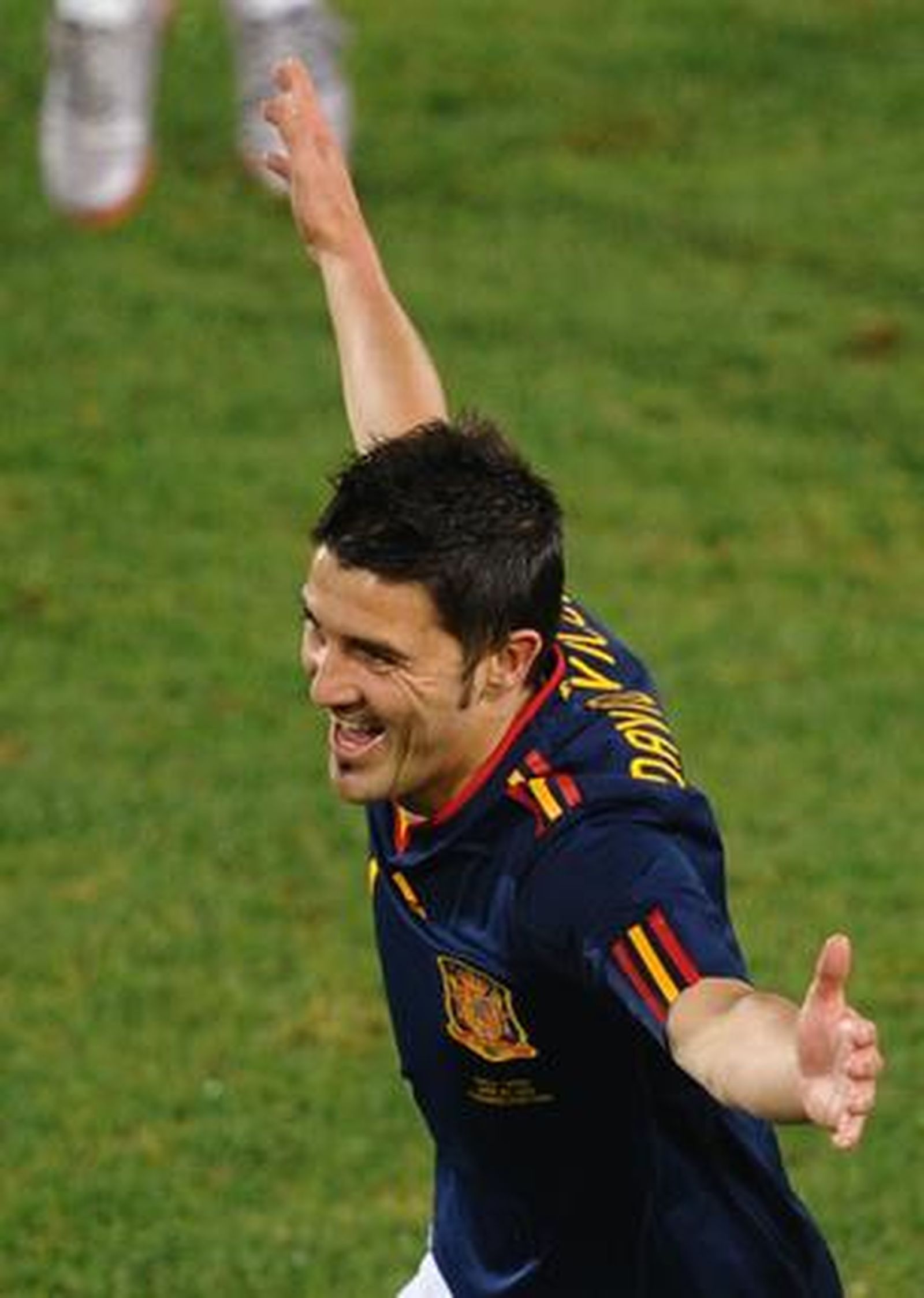 Villa celebra el primer tanto del partido. / Reportaje gráfico: EFE, Reuters, AFP.