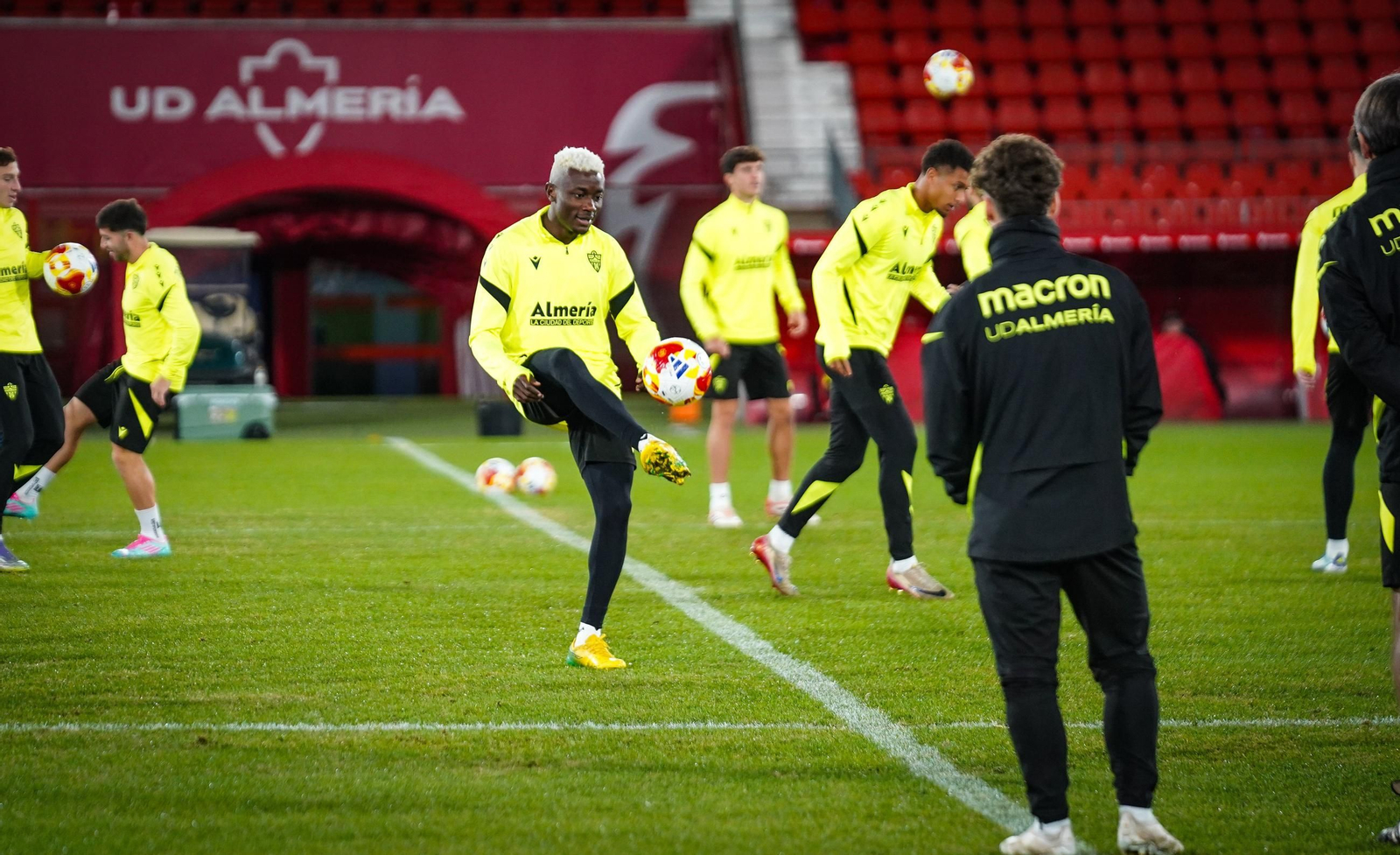 Soko ha pasado de la alegría de estrenarse como goleador a la tristeza por la pérdida de su progenitor