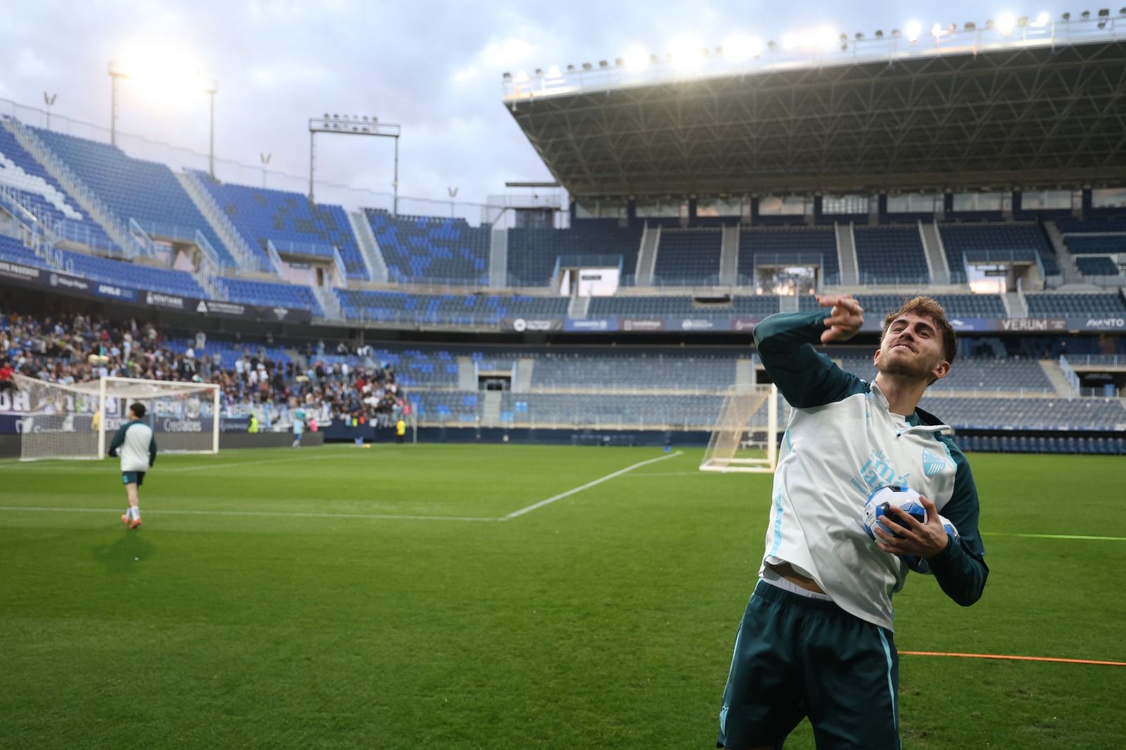 Búscate en las fotos del entrenamiento del Málaga CF en La Rosaleda