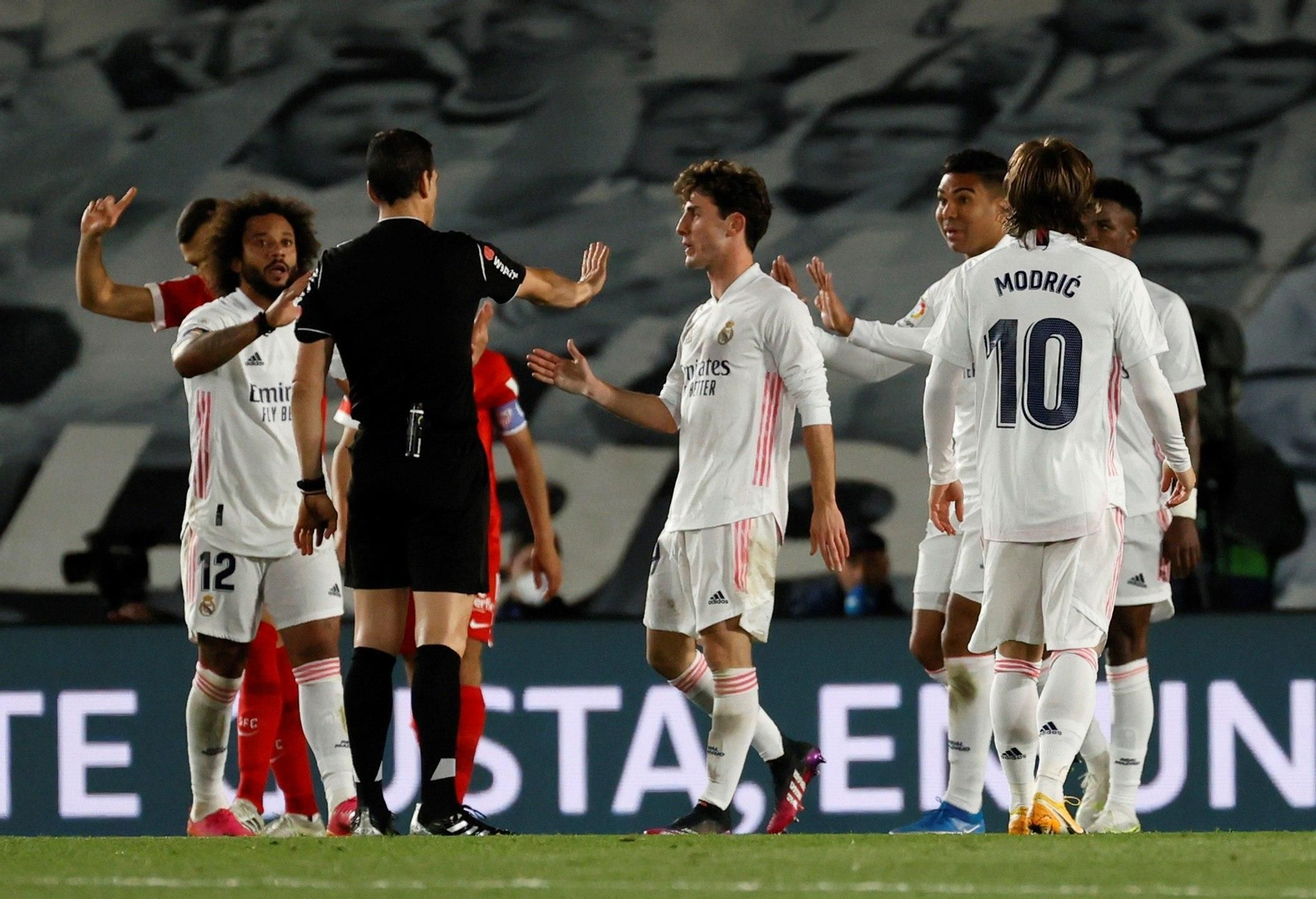 El Madrid llega a Los Cármenes tras su polémico encuentro ante el Sevilla. El Madrid llega a Los Cármenes tras su polémico encuentro ante el Sevilla.