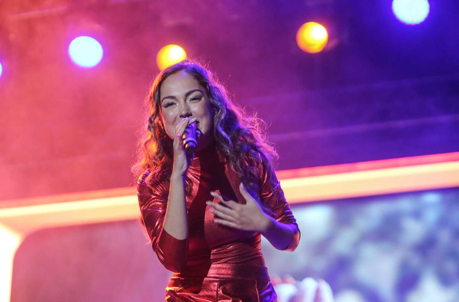 La cantante chiclanera María Parrado en Sancti Petri.