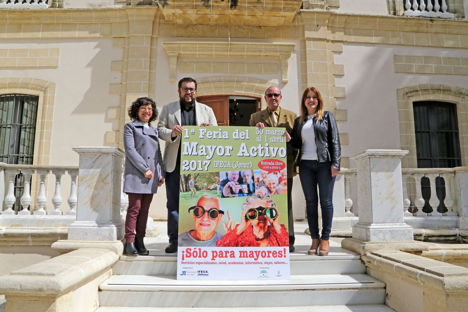 Jaime Armario, con el cartel de la Feria del Mayor Activo, en la presentación de la primera edición.