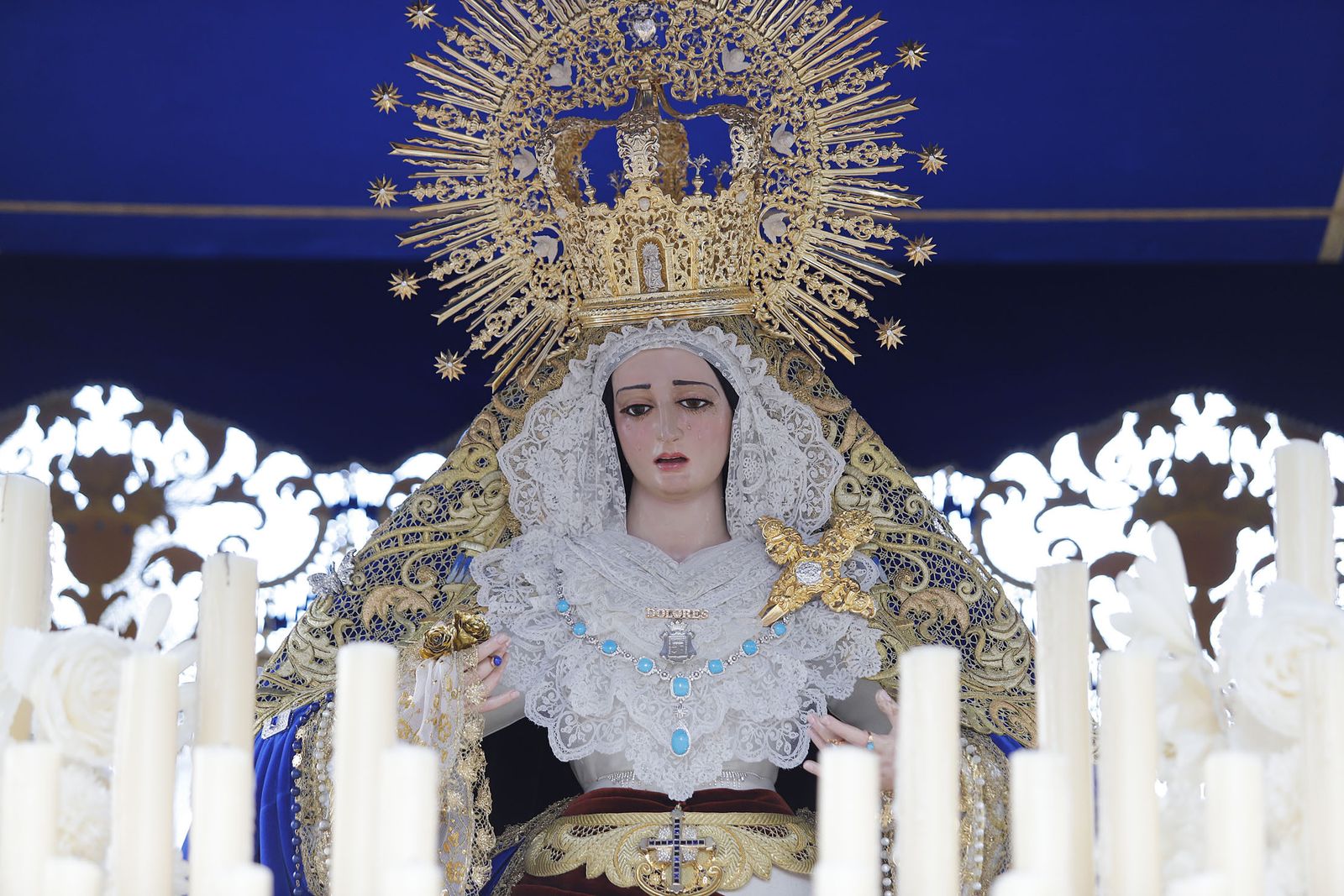 La Hermandad de la Sagrada Lanzada hace su estación de penitencia por las calles de Huelva