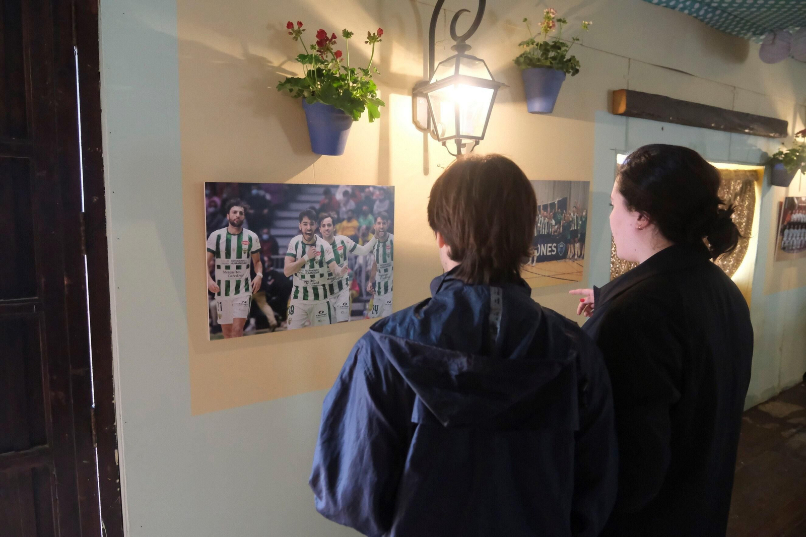 La exposición fotográfica por el décimo aniversario del Córdoba Futsal, en imágenes