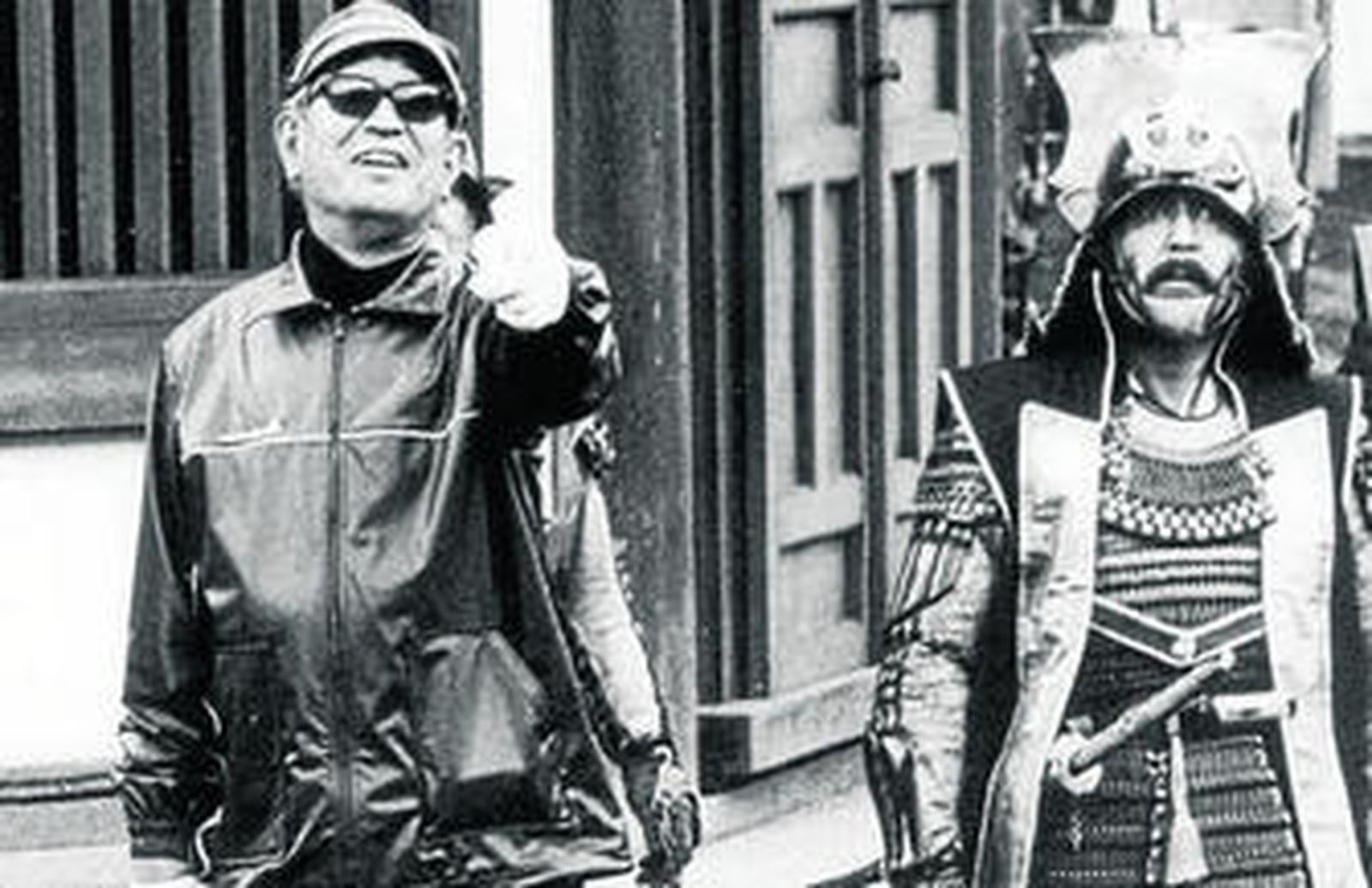 El cineasta Akira Kurosawa, en una imagen de archivo mientras daba órdenes a su equipo durante la grabación de una de sus películas.