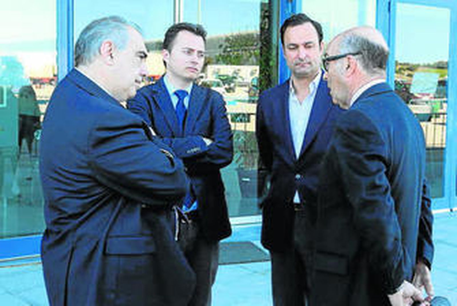 Cornelio Vela, a la izquierda, antes de la presentación del Gran Premio.