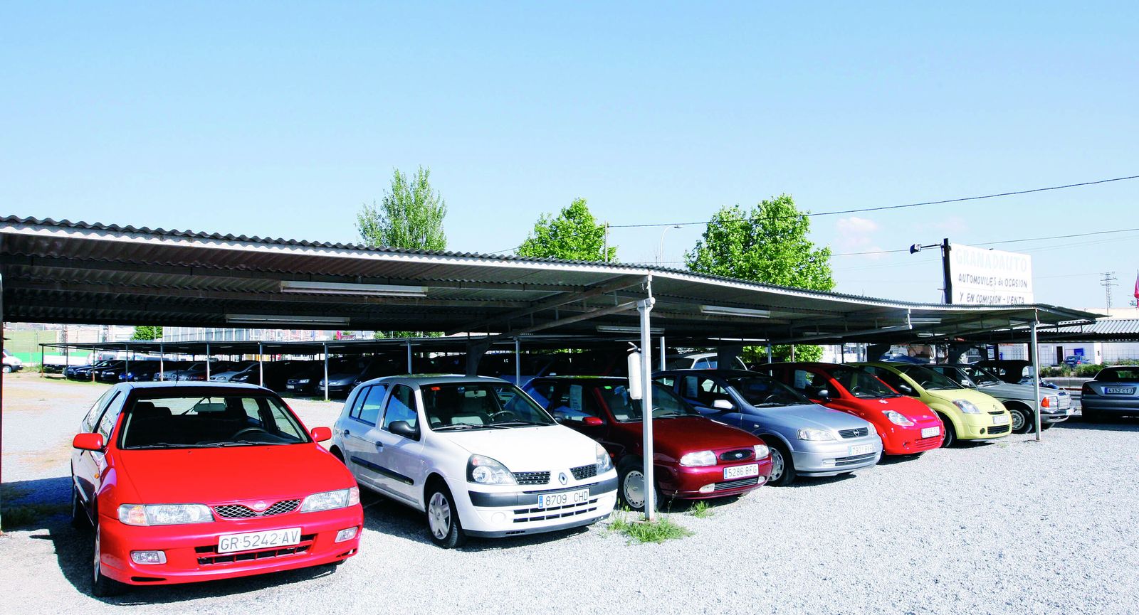 Exposición de vehículos de ocasión.