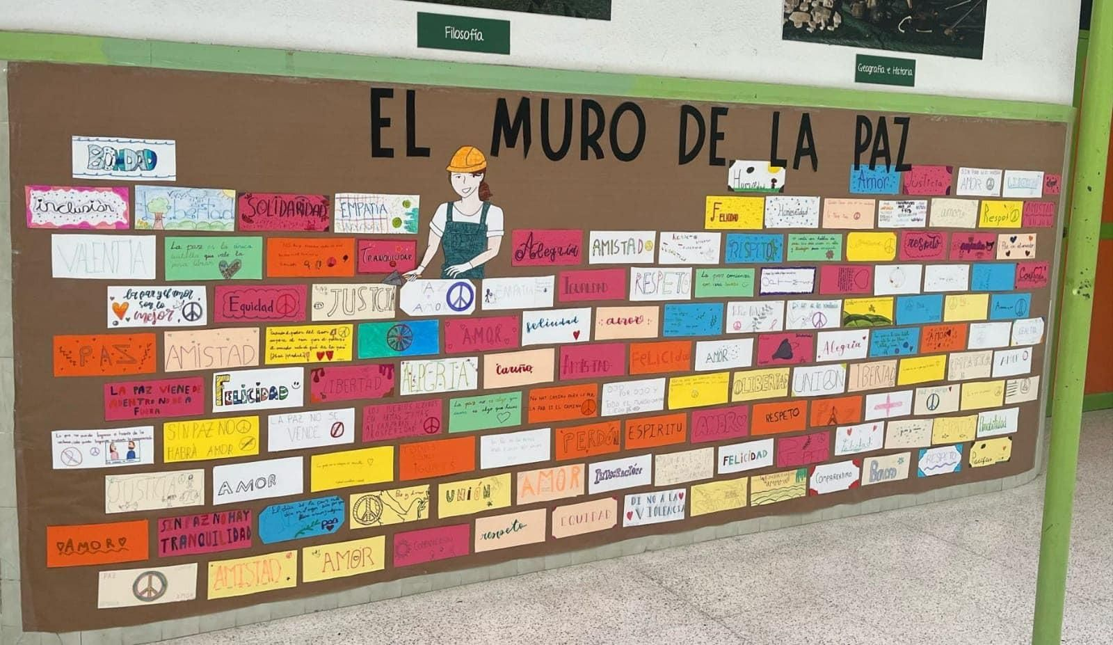 Muro de la Paz realizado por los alumnos