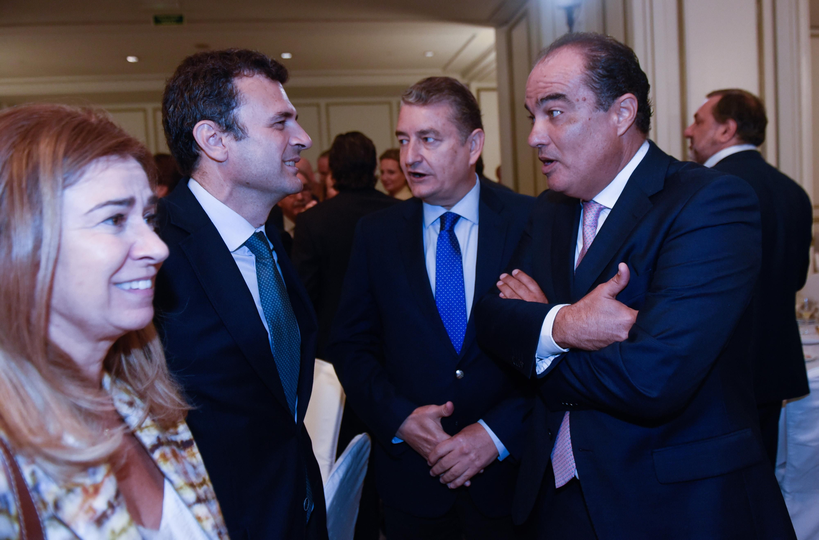 Los invitados al Foro Joly con Juanma Moreno en Madrid, en imágenes