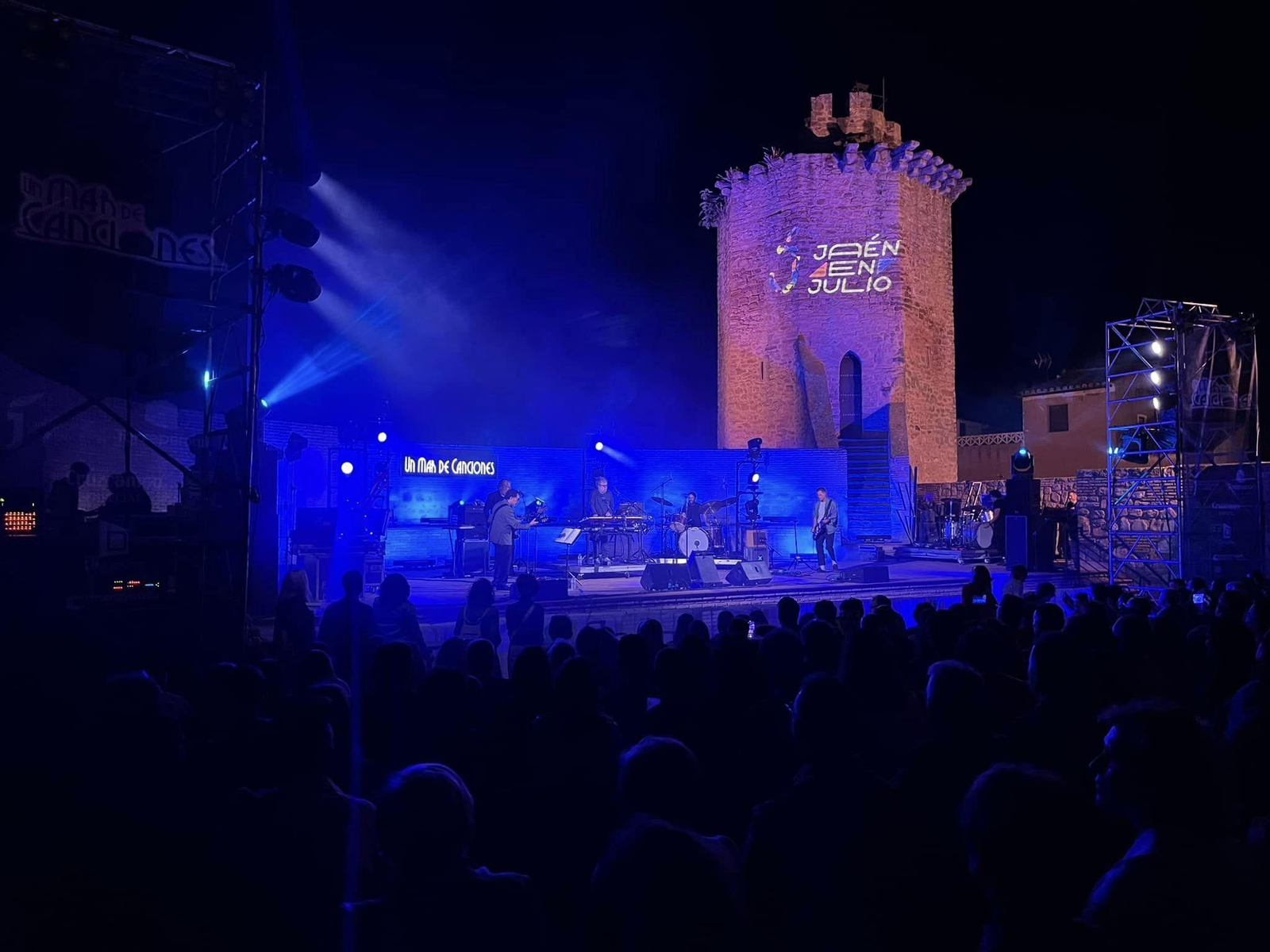 El impresionante Auditorio Torres Oscuras de Torreperogil acoge Un Mar de Canciones.jpg