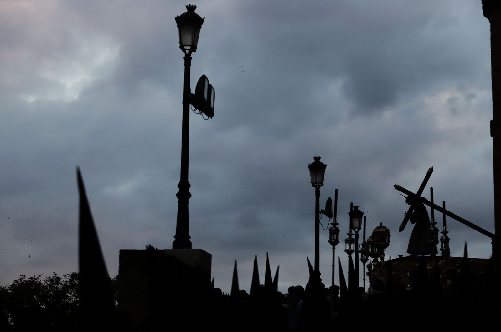 Imágenes de Pasión en su procesión por Huelva