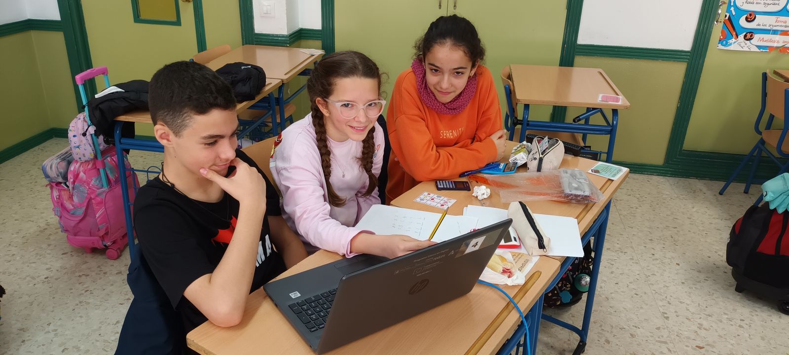 Los alumnos del colegio Erytheia Valeria Arévalo Camacho, Daniela María Baquero Bernal y Héctor de la Campa Jurado, que integran el equipo que ha ganado la fase provincial de la Olimpiada Matemática.