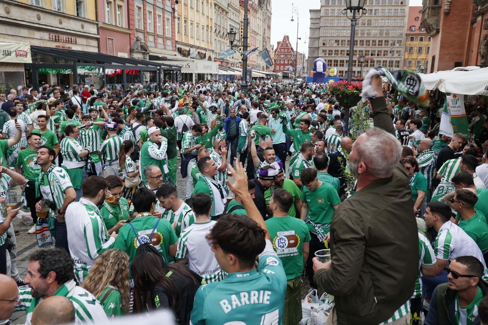 Las imágenes de la marea verde en al final de la Conference League