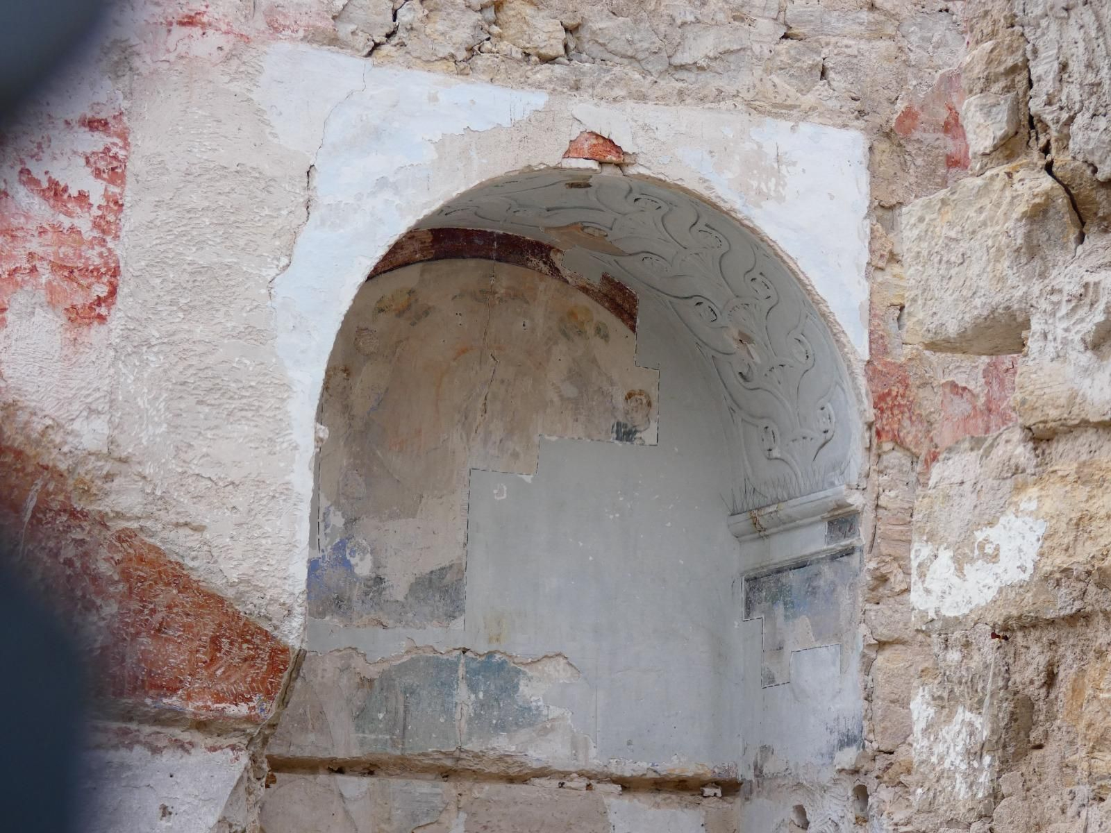Así se encuentran los restos de la antigua iglesia de San Miguel en Jaén, en imágenes
