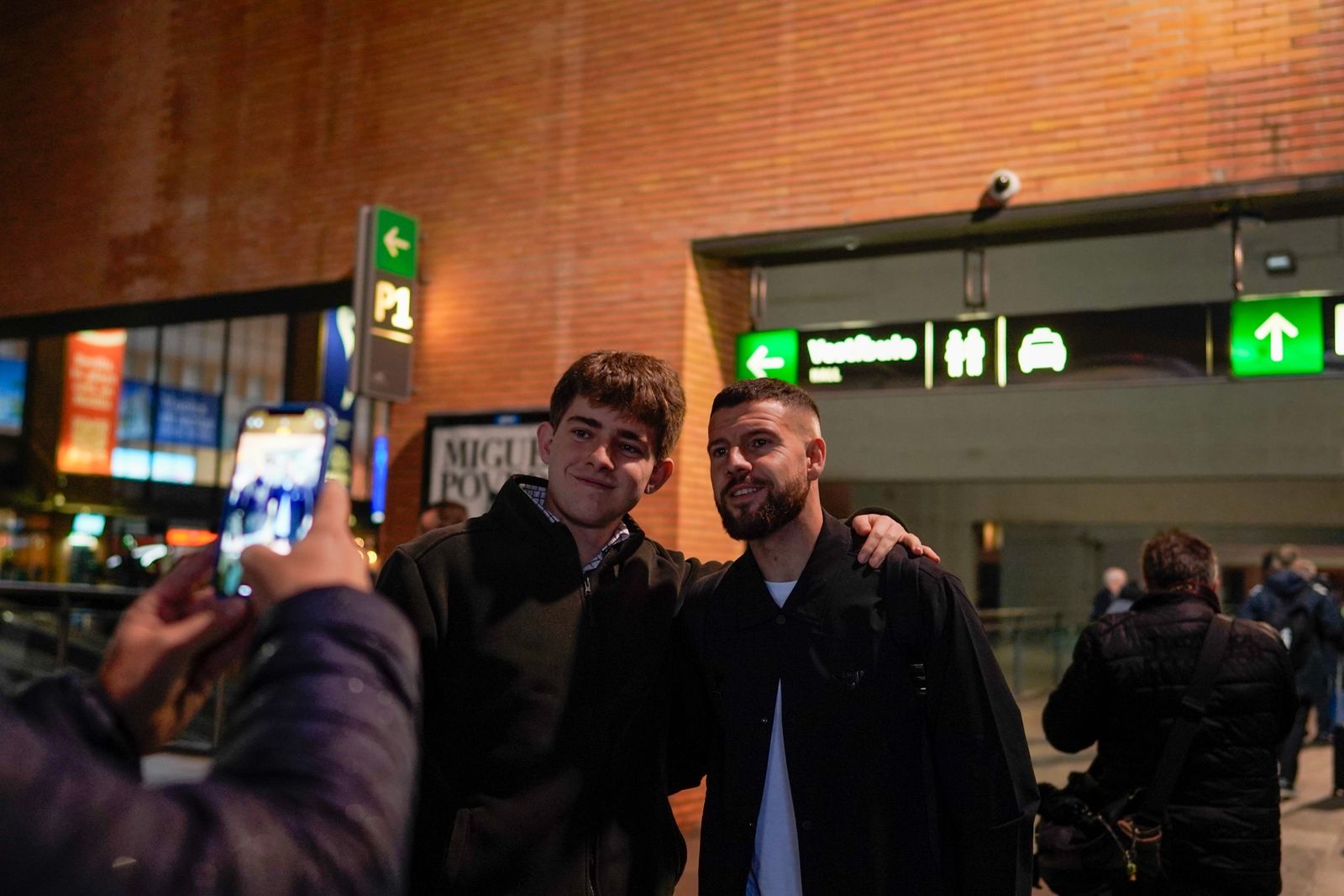 Las fotos de la salida del Betis de Santa Justa a Madrid para el partido en el Bernabéu