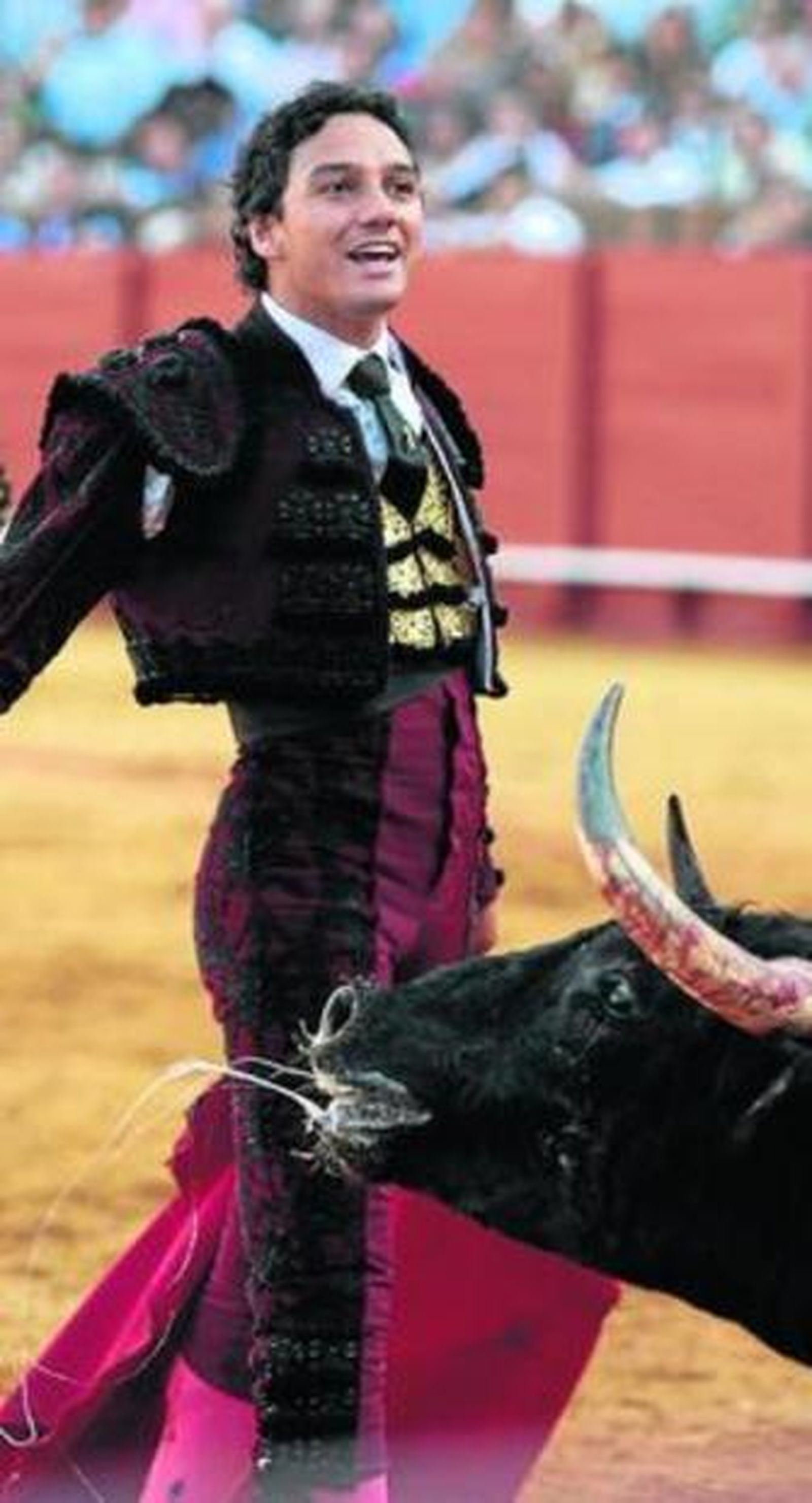 Alfonso Oliva Soto, tras un triunfo en su plaza predilecta, la Maestranza.