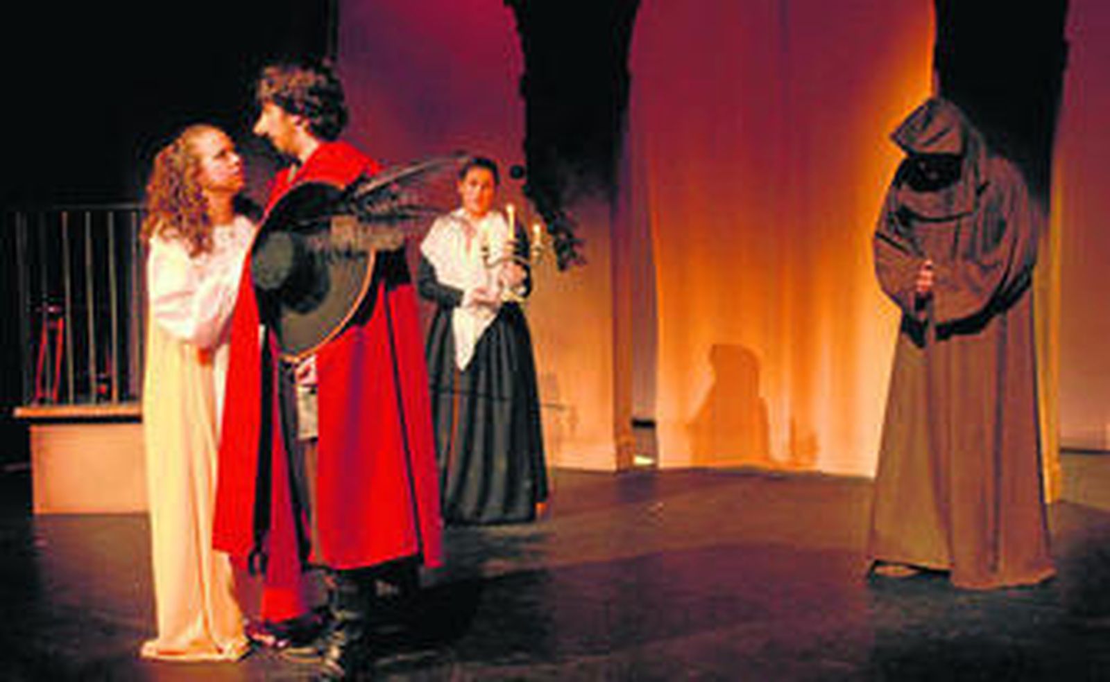 Un momento de la obra que Candilejas escenificará esta noche en la sala Central Lechera.