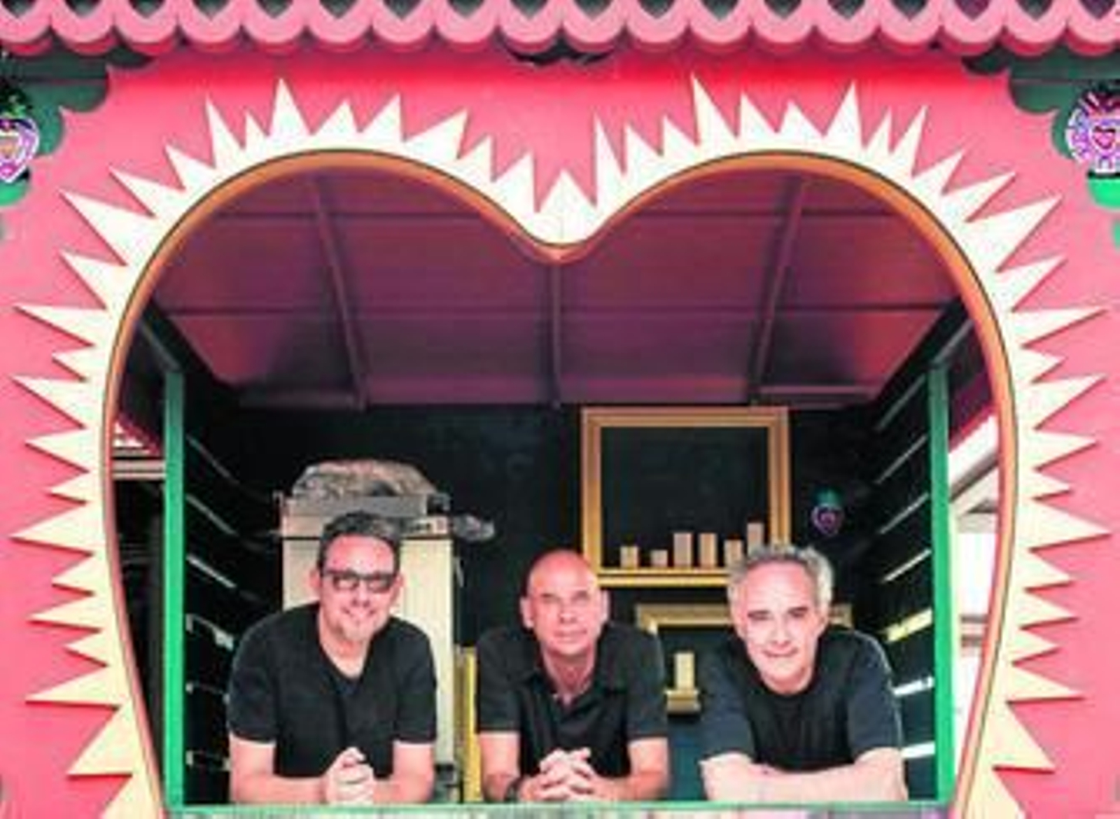 El chef Albert Adrià, Guy Lalibertè, fundador del Circo del Sol y el gran maestro Ferrán Adrià en el restaurante Heart Ibiza.