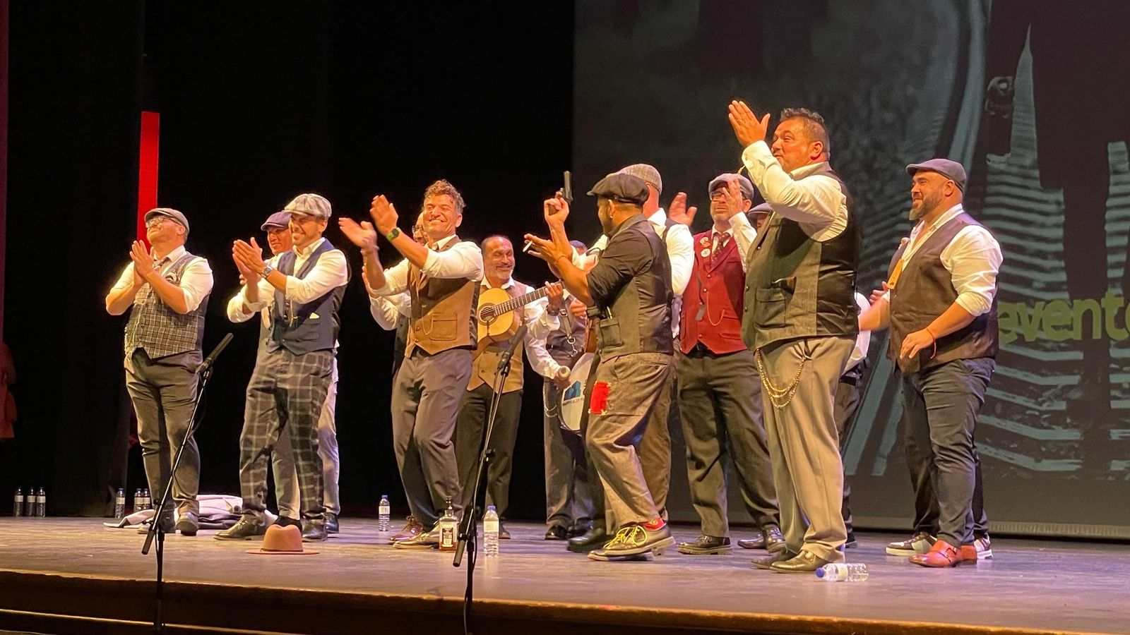 Comparsa callejera ‘Los mucho piki y poco blanders’, que en 2026 vuelven.