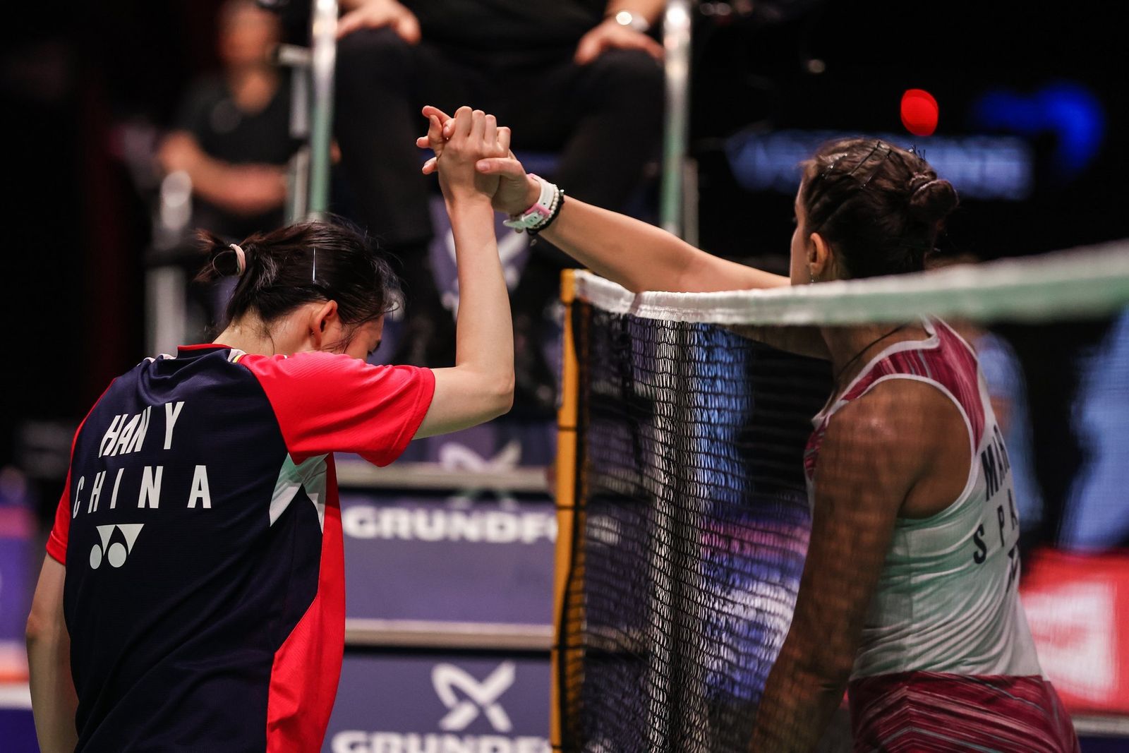 Carolina felicita a la china Han Yue, que le eliminó la pasada semana en Dinamarca.