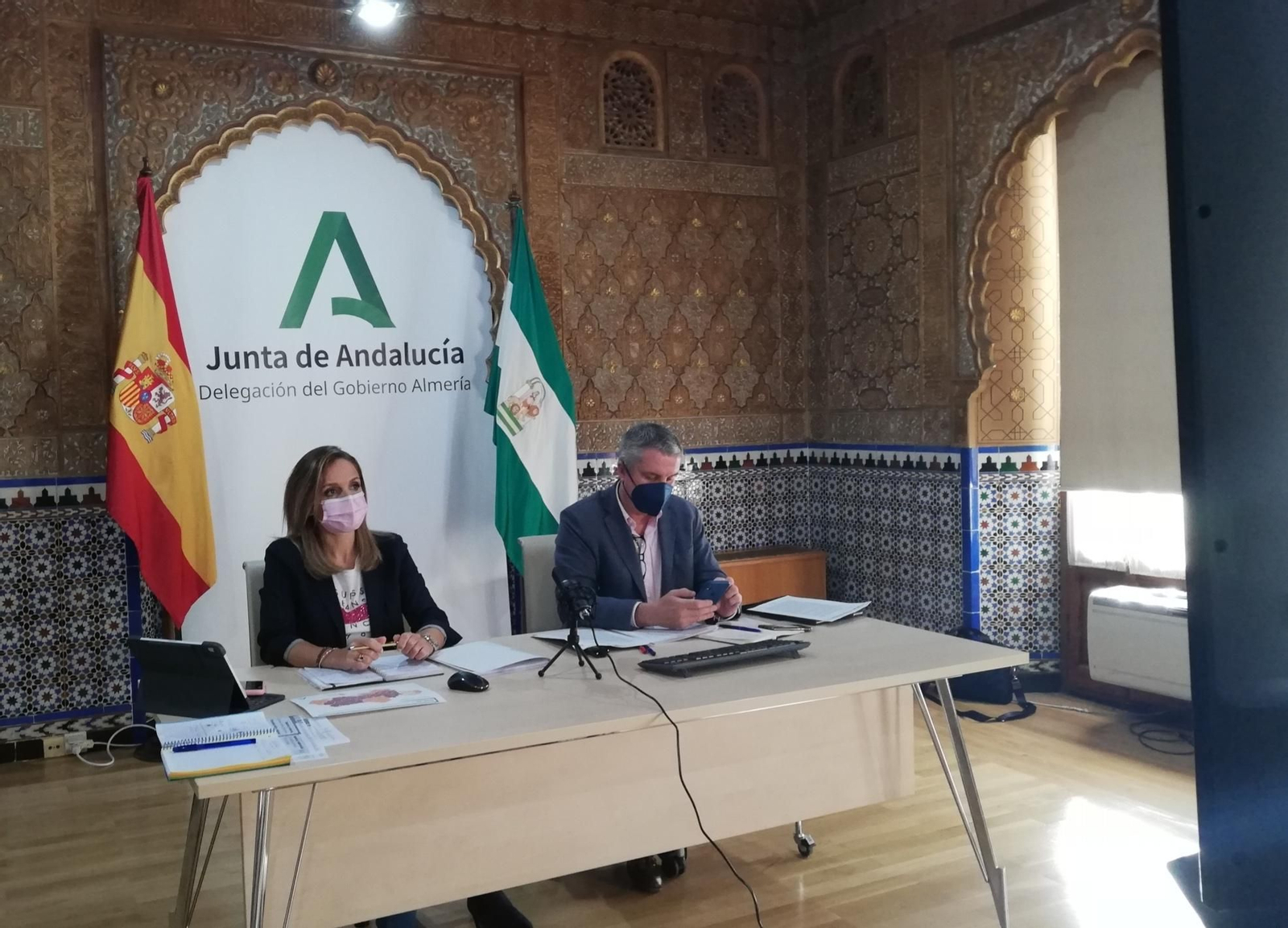 Reunión telemática de Maribel Sánchez y Juan de la Cruz Belmonte con los gerentes de hospitales.