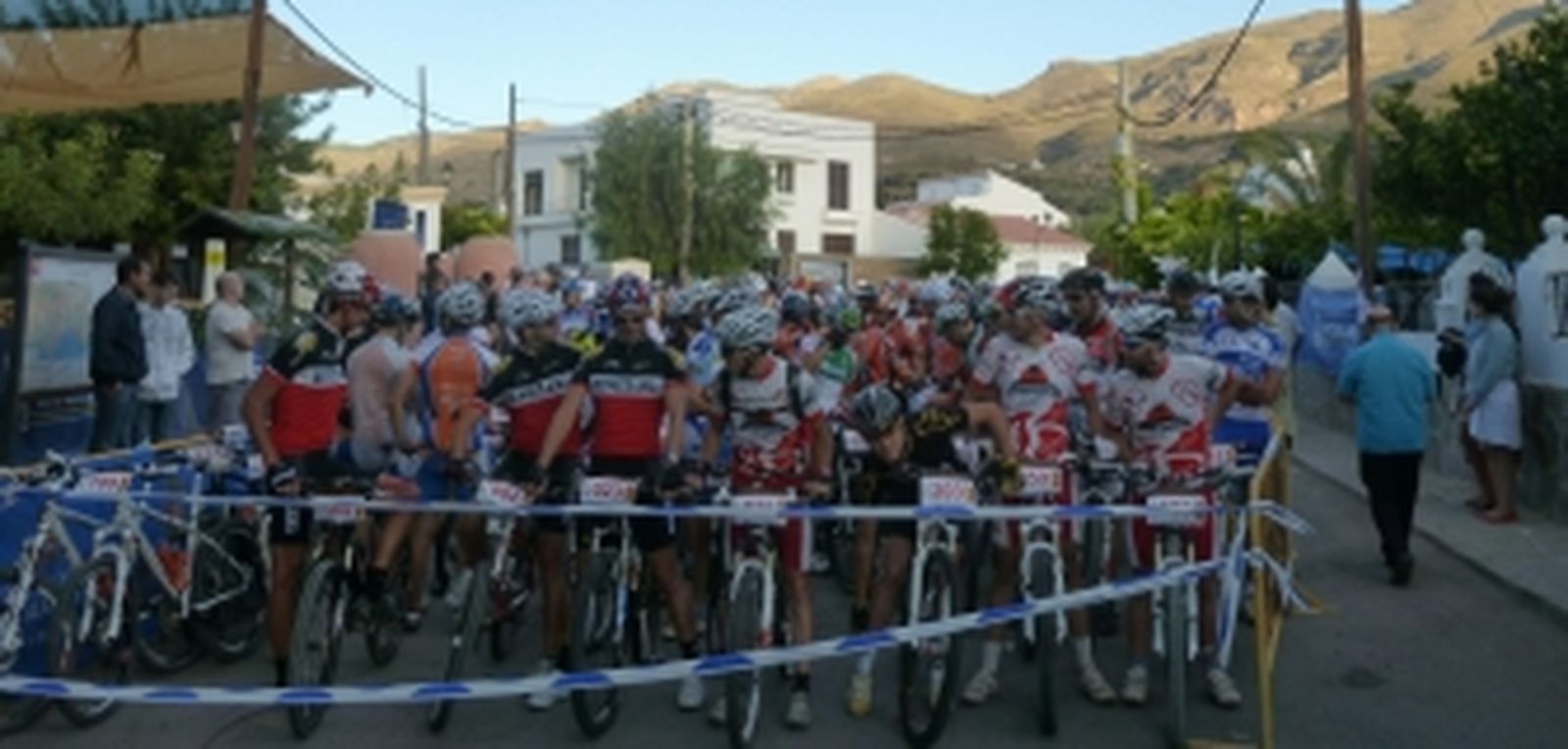 300 ciclistas disputaron la II Maratón MTB 'Alpujarra y Pedal' en Padules