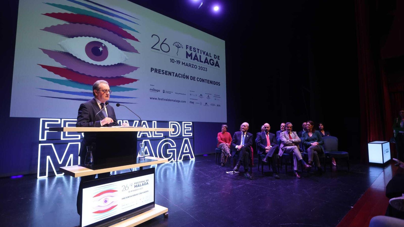 Juan Antonio Vigar presenta los contenidos del certamen. Juan Antonio Vigar presenta los contenidos del certamen.