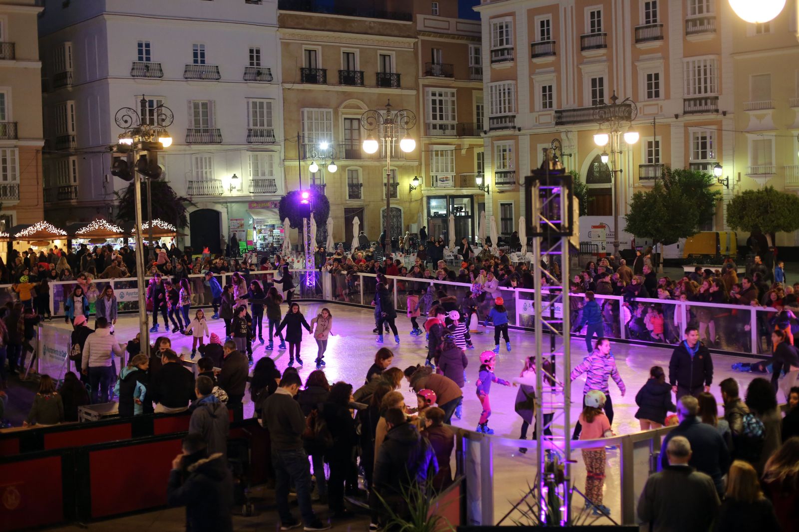Imagen de la pista de hielo instalada la pasada Navidad en la plaza de San Antonio.