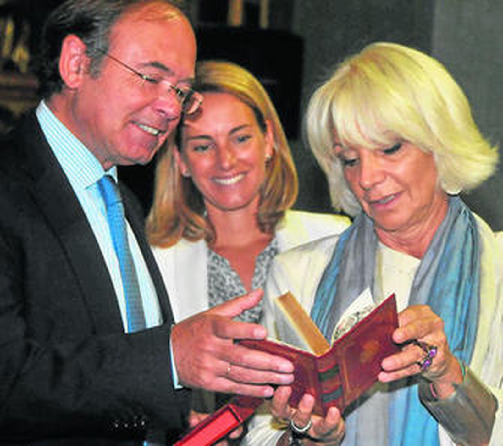Un momento de la reunión que mantuvieron ayer los presidentes de los Parlamentos en el Oratorio.
