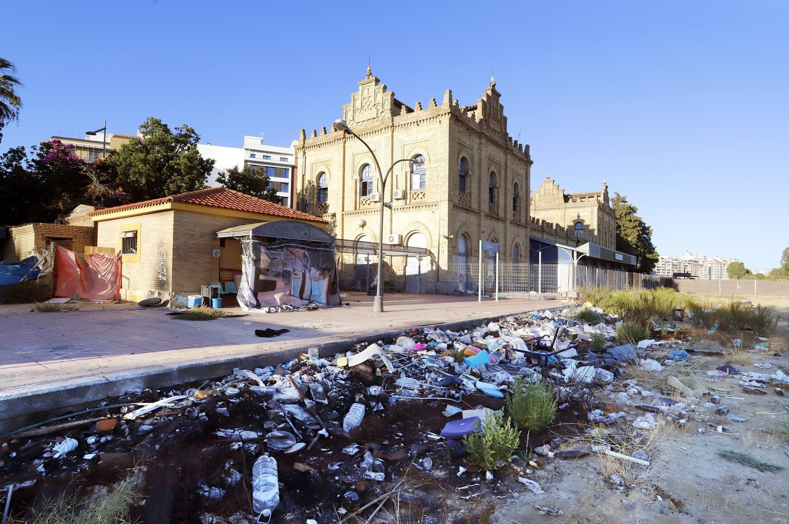 Imágenes de la antigua estación de tren de Huelva tras el incendio