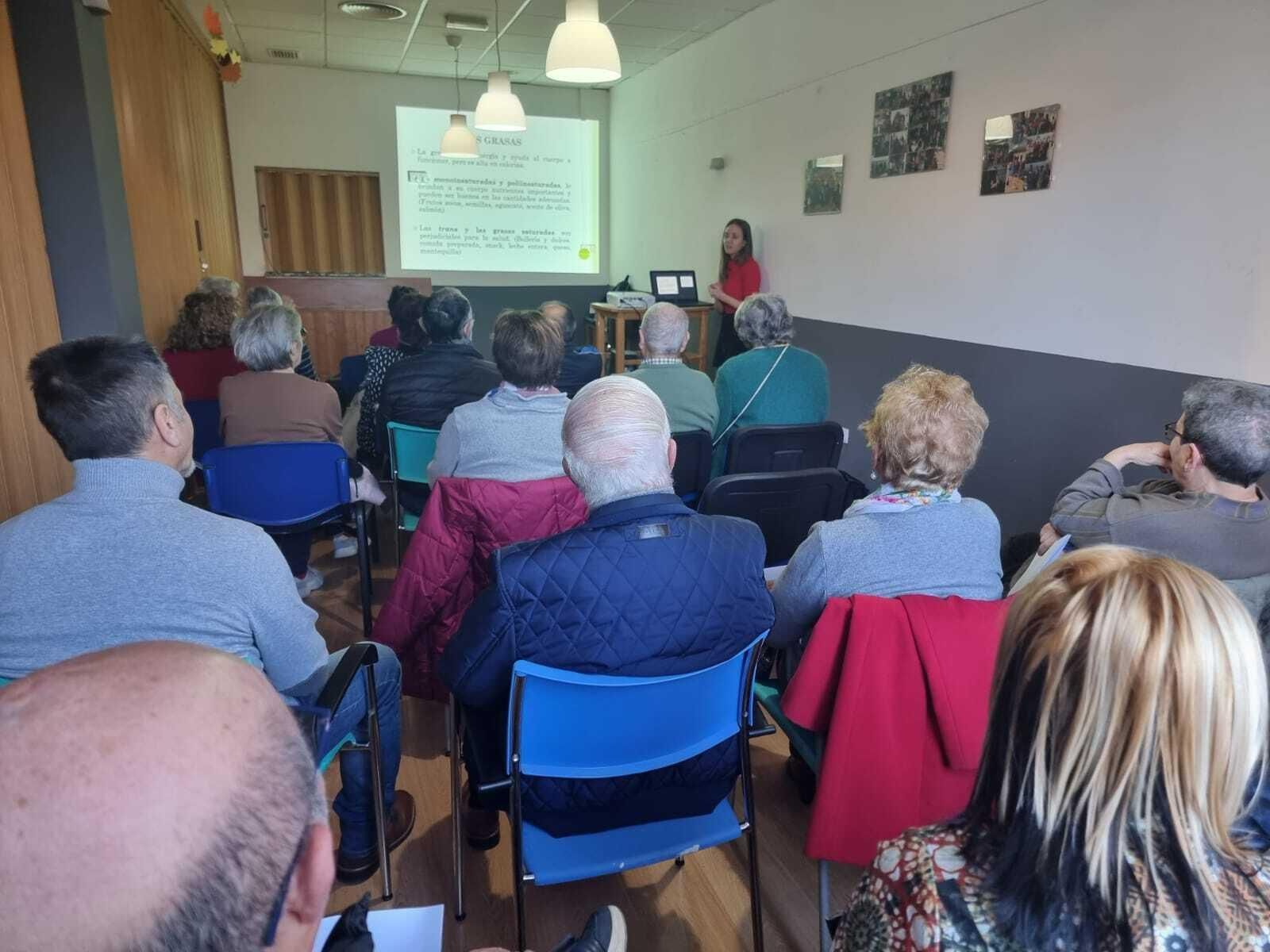 Mayores de Cullar Vega en la presentación sobre hábitos saludables