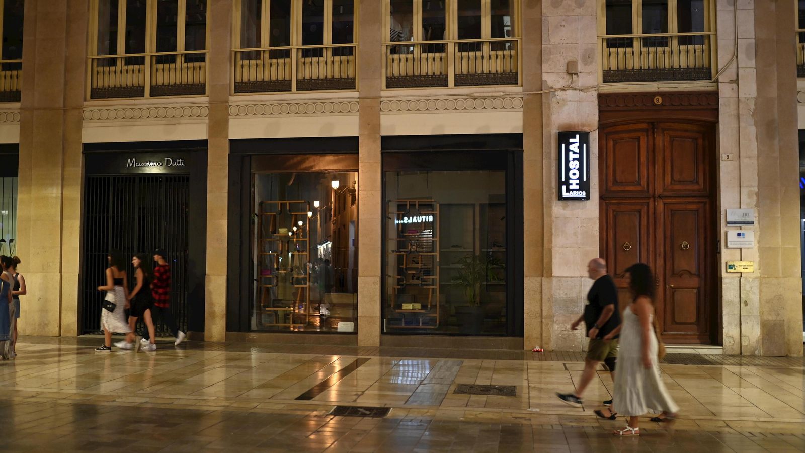 La Málaga apagada: Fotos de la penumbra por el Plan de Ahorro Energético