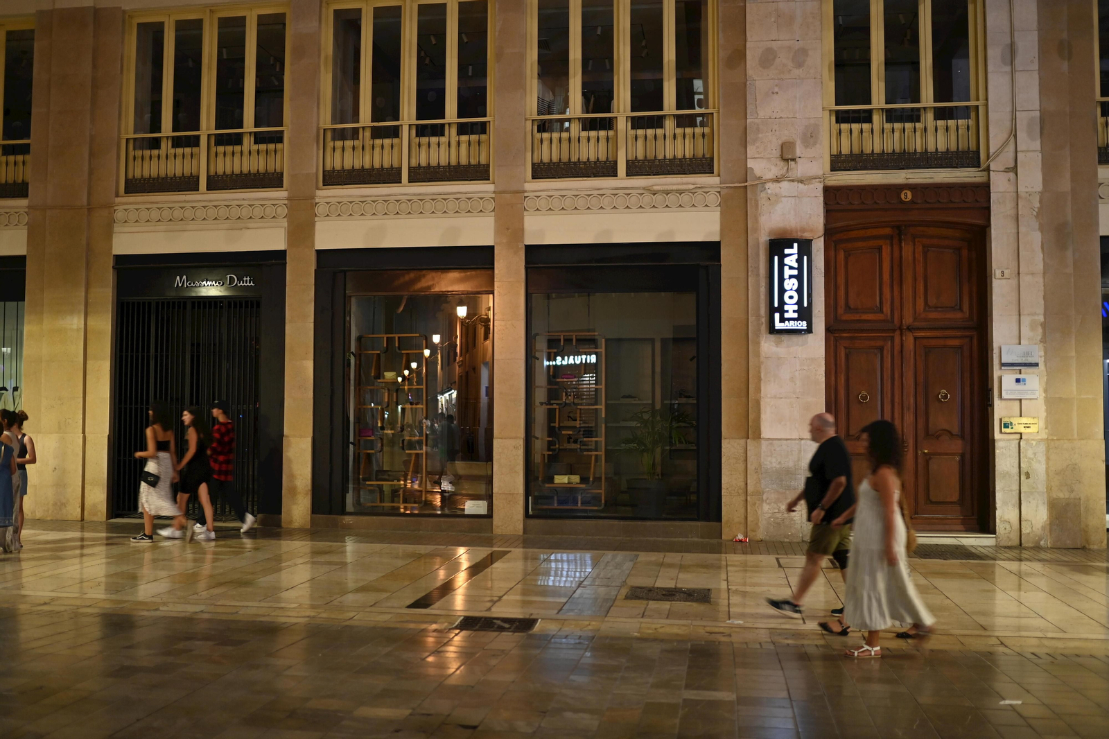 La Málaga apagada: Fotos de la penumbra por el Plan de Ahorro Energético