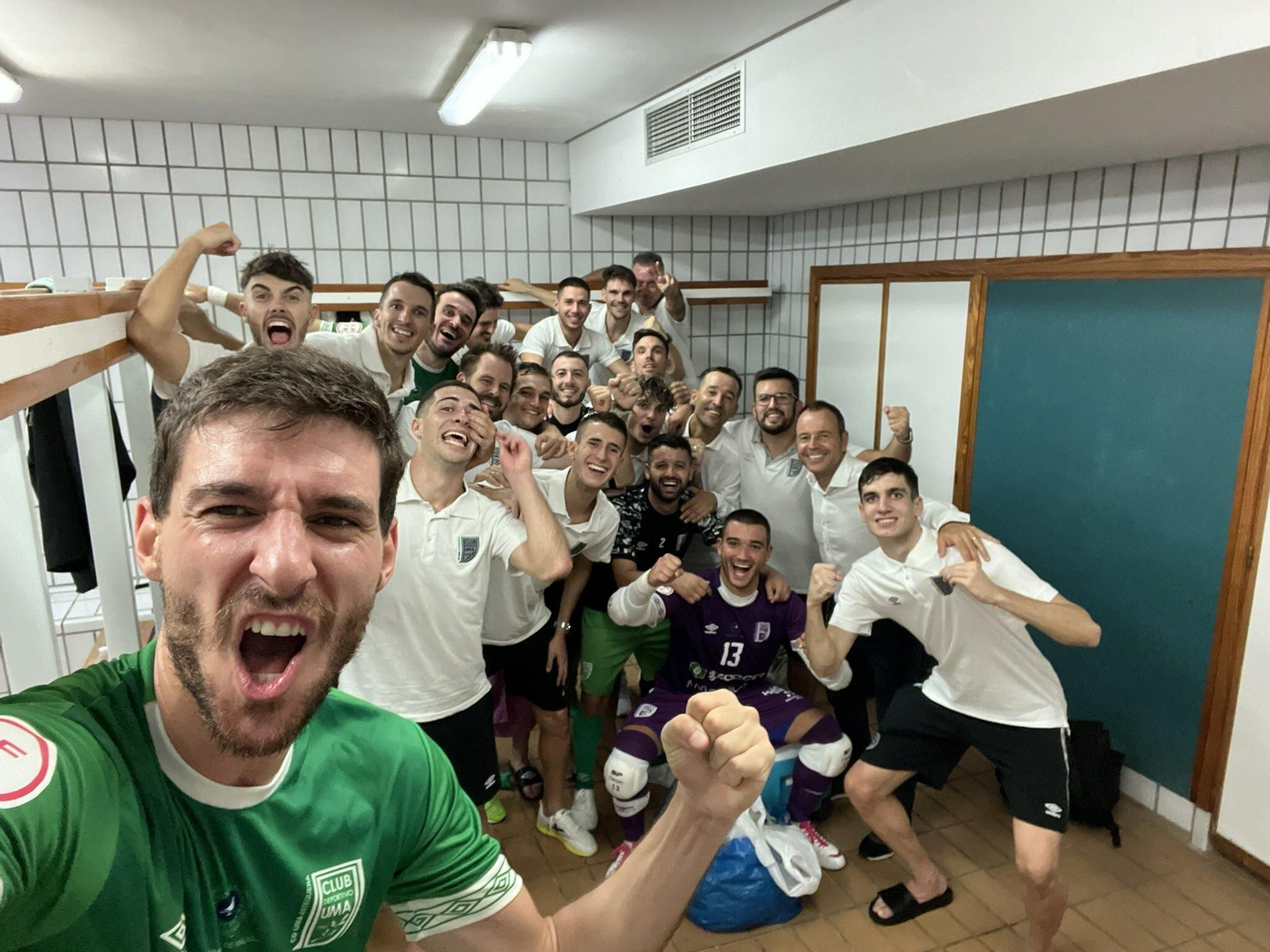 Los jugadores del UMA Antequera celebran.