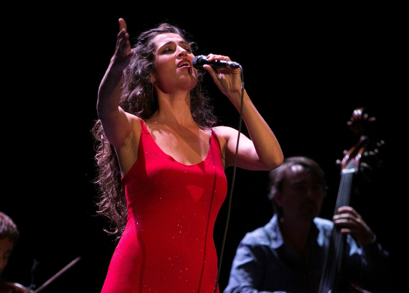 La cantante presentó su nueva propuesta en Sevilla.