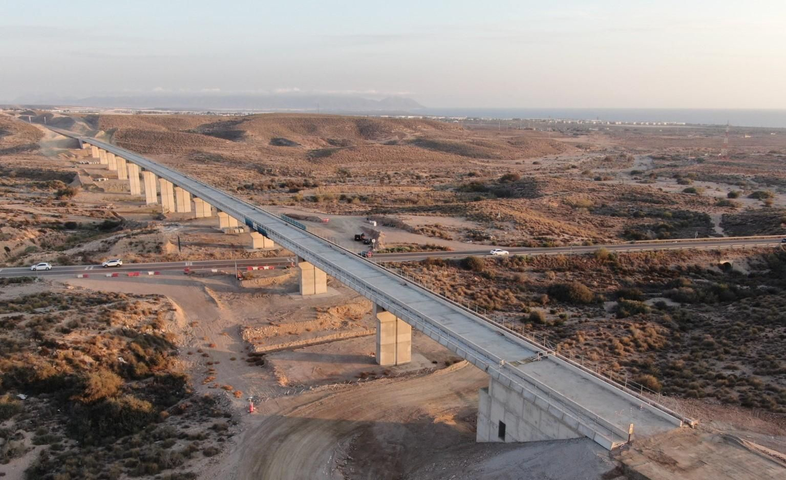 Uno de los viaductos del trazado del AVE en el levante almeriense Uno de los viaductos del trazado del AVE en el levante almeriense