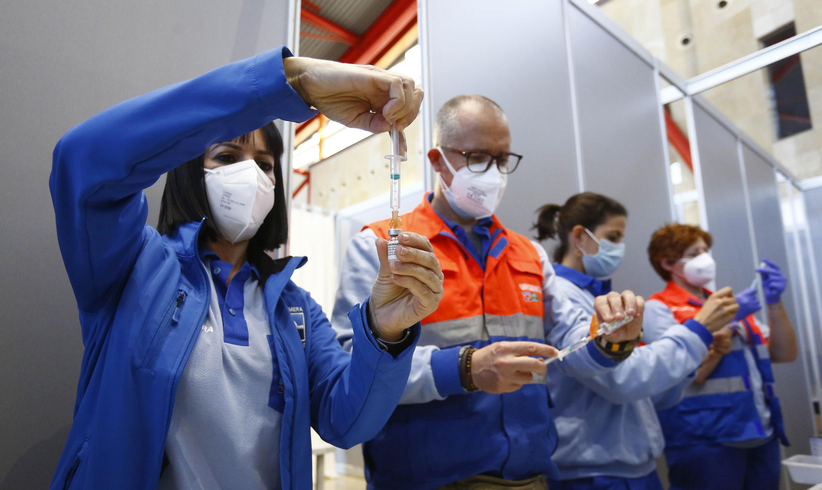 La vacunación del Palacio de Ferias de Málaga, en fotos