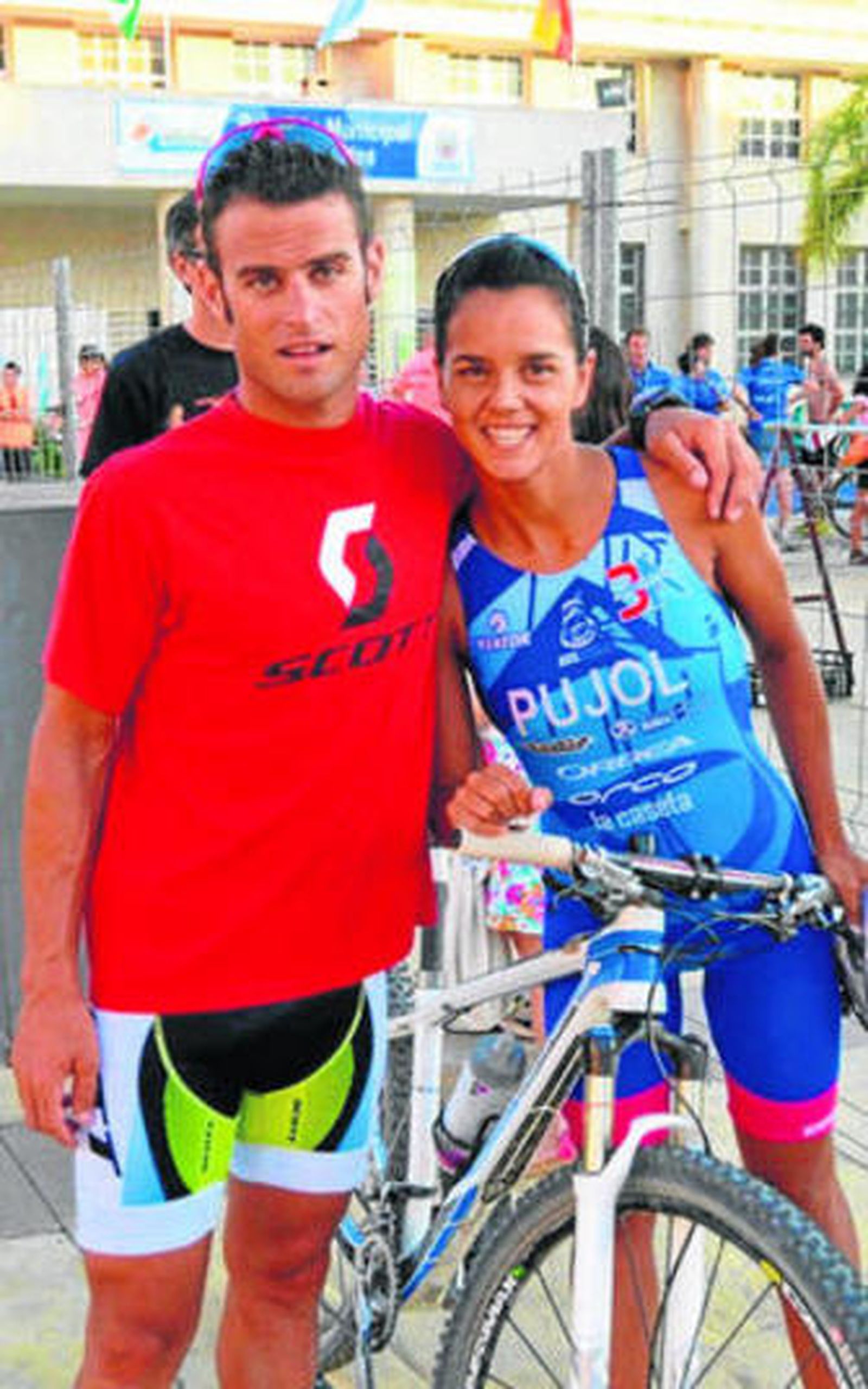 Los vencedores posan a la conclusión de la prueba.