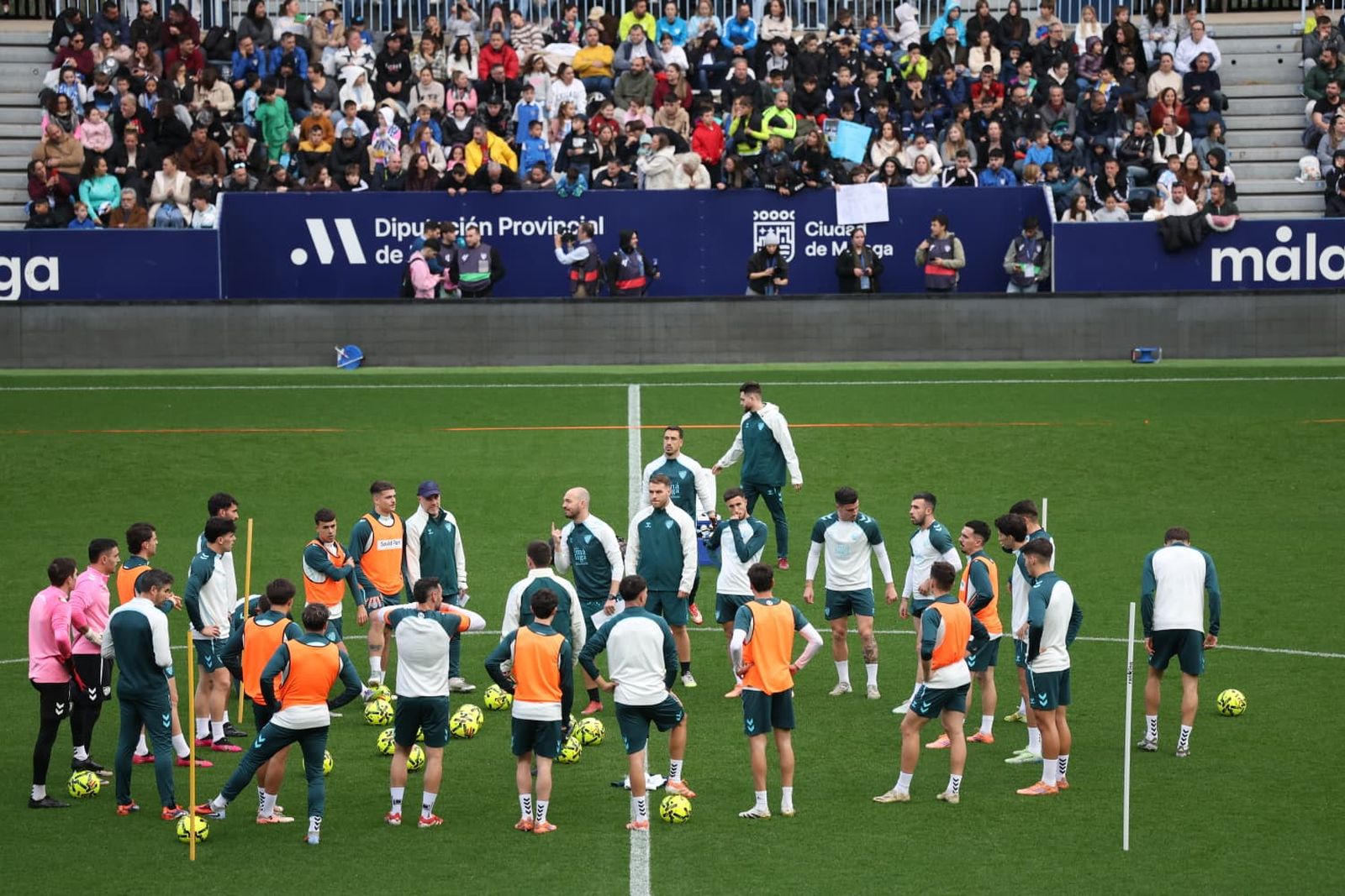 Búscate en las fotos del entrenamiento del Málaga CF en La Rosaleda