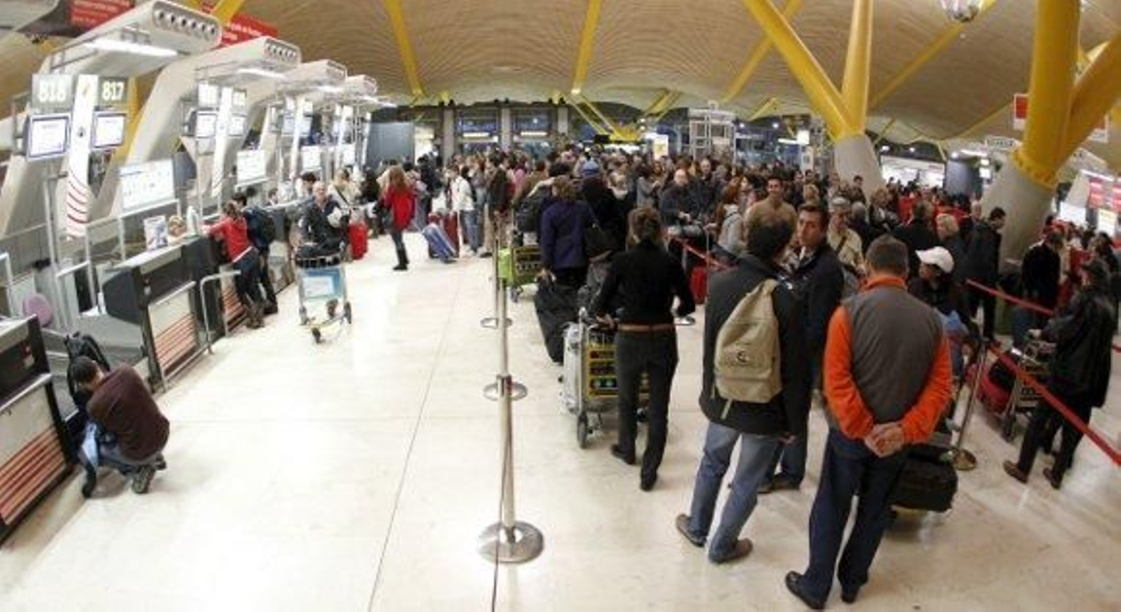 Normalidad en los aeropuertos pese a haber más de 200 cancelaciones Normalidad en los aeropuertos pese a haber más de 200 cancelaciones