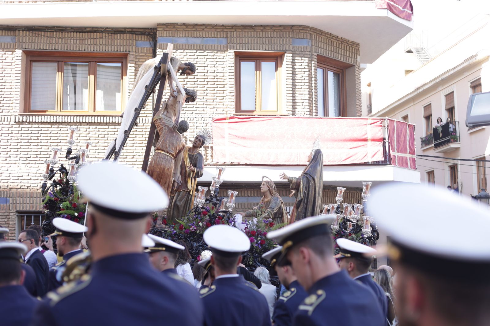 Imágenes de la Hermandad del Descendimiento en la Semana Santa de Huelva 2023