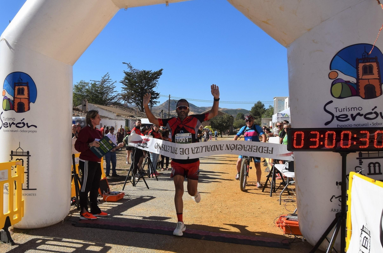 Rubén Delgado, primero de la general, entrando en meta en Serón