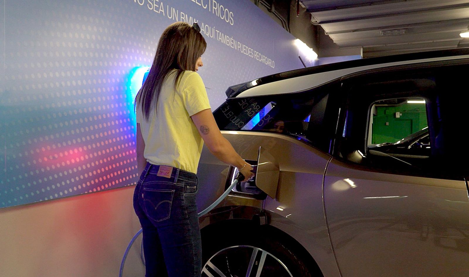 Las mujeres son más eficientes en movilidad frente a los hombres, según afirma BMW