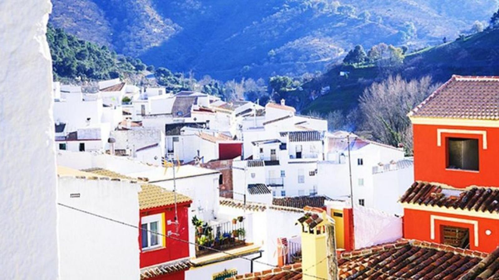 Vista de Igualeja. Vista de Igualeja.